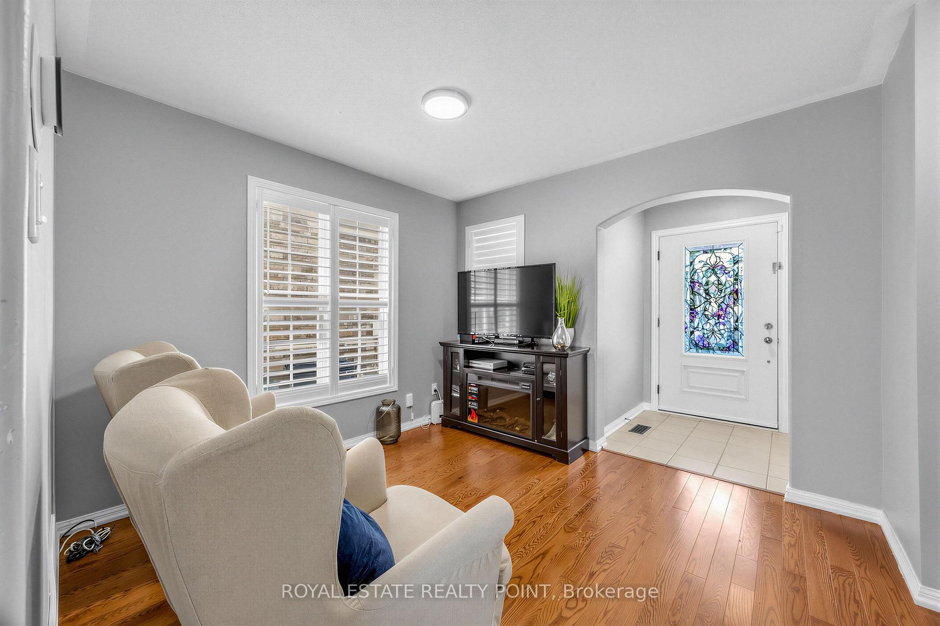 Photo 6 of 141 Raponi Circle, Scarborough, Rouge — HOMEH