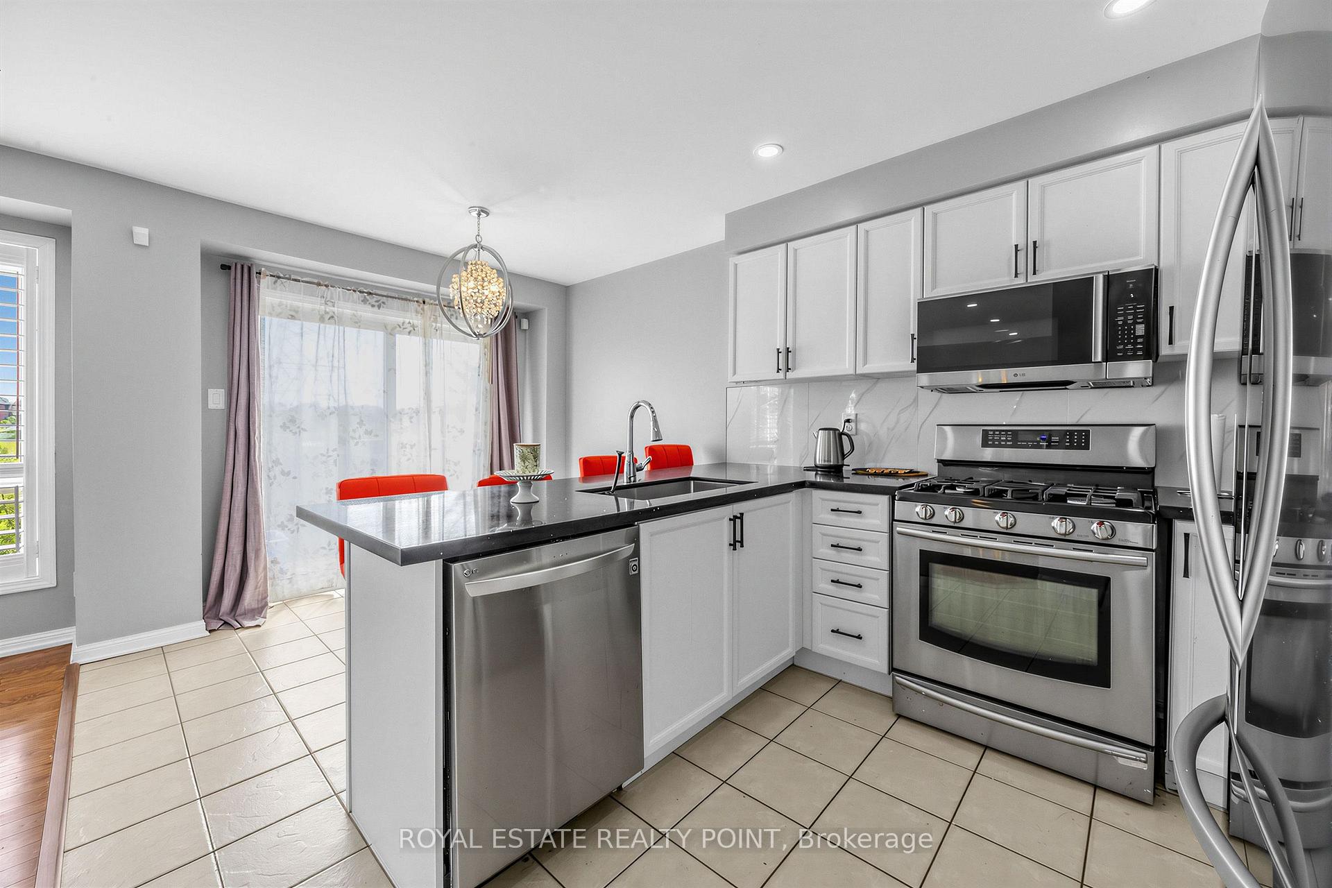 Photo 7 of 141 Raponi Circle, Scarborough, Rouge — HOMEH