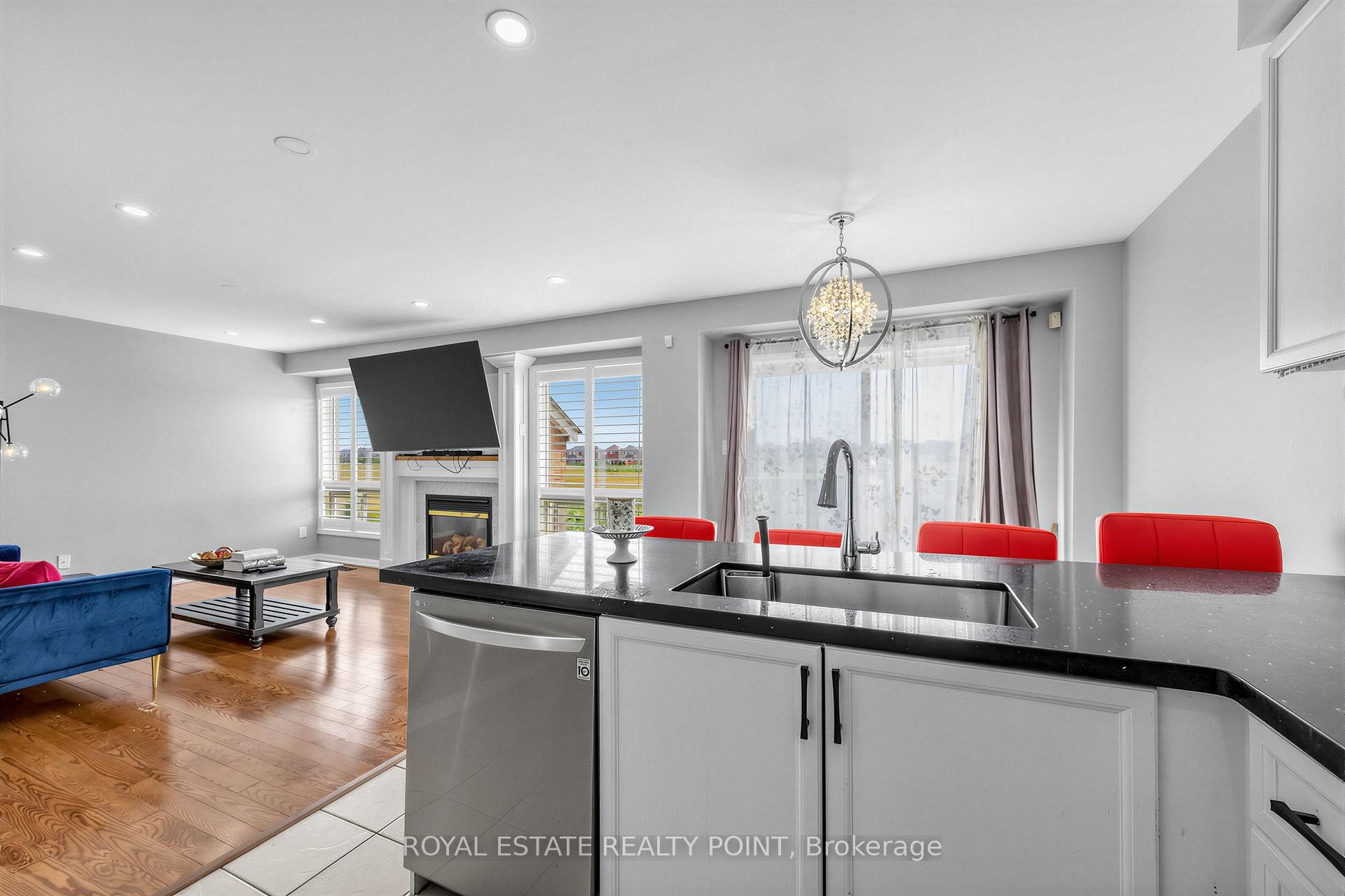 Photo 9 of 141 Raponi Circle, Scarborough, Rouge — HOMEH