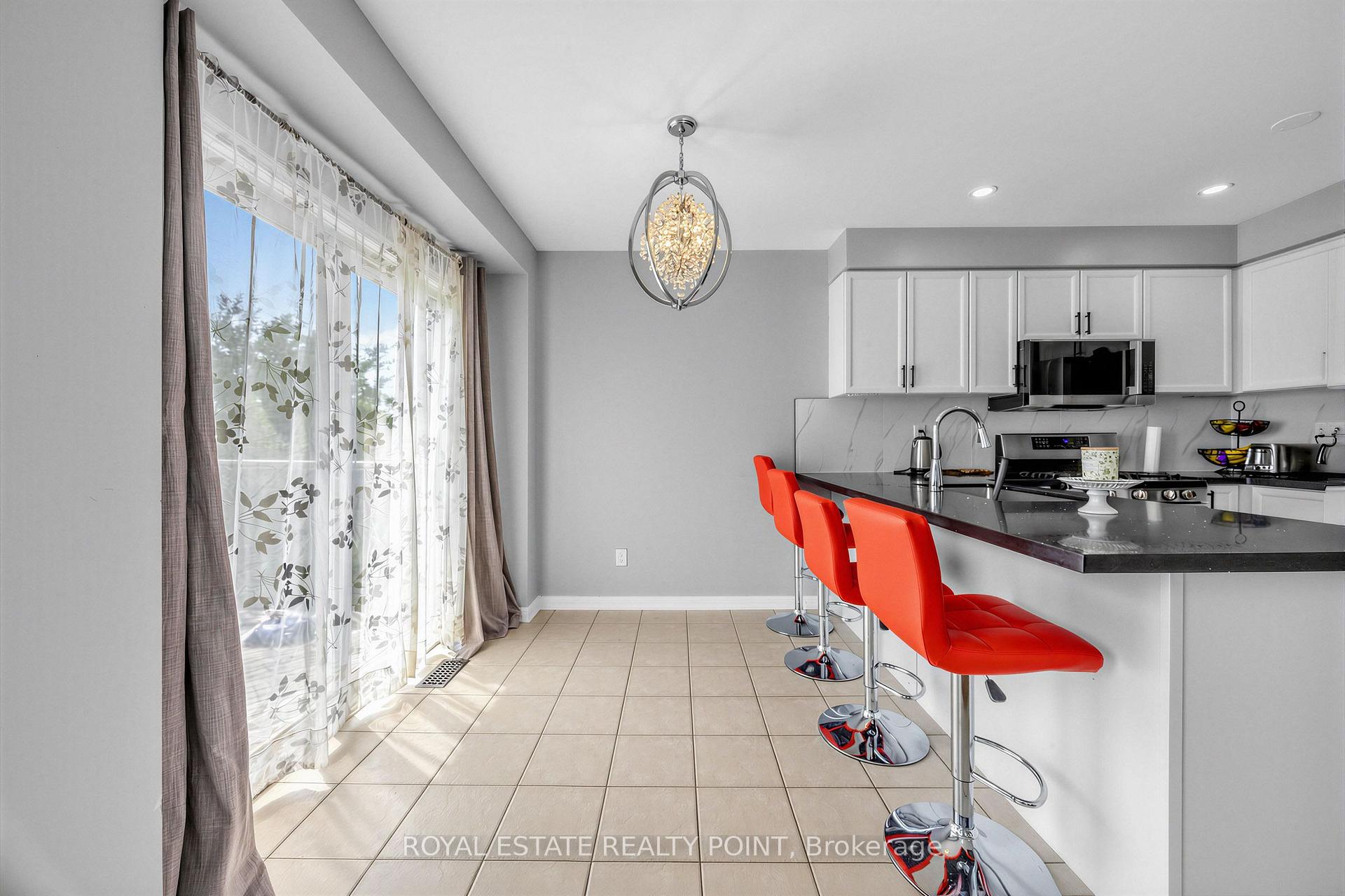 Photo 11 of 141 Raponi Circle, Scarborough, Rouge — HOMEH