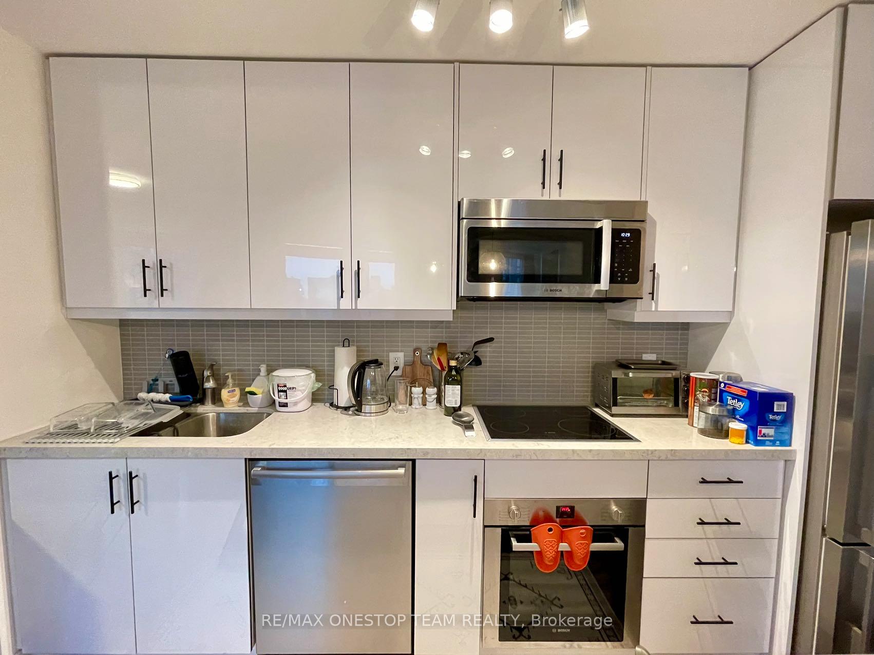 Photo 3 of Unit 2206, 1 The Esplanade, Toronto, Waterfront Communities — HOMEH