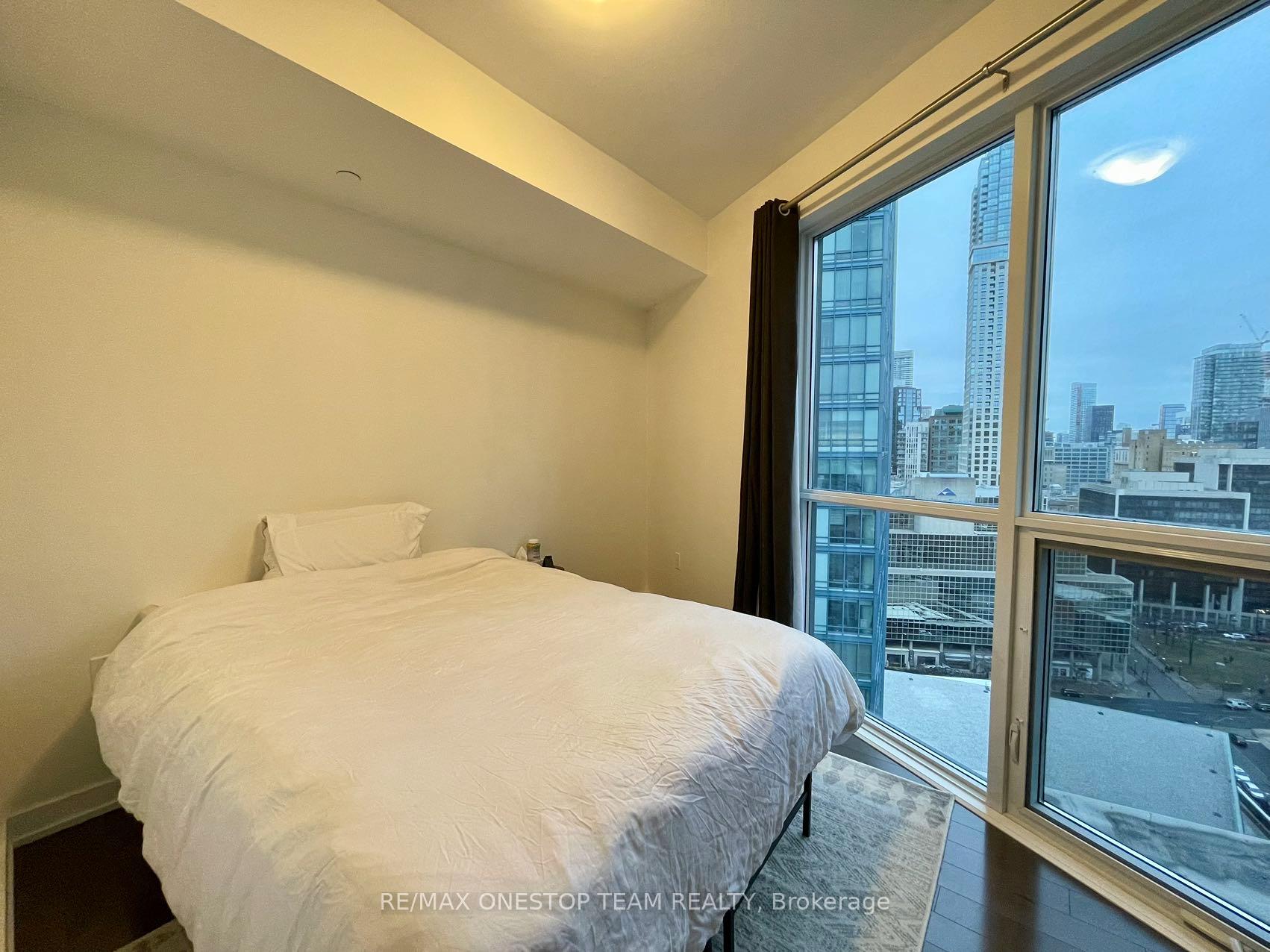 Photo 9 of Unit 2206, 1 The Esplanade, Toronto, Waterfront Communities — HOMEH