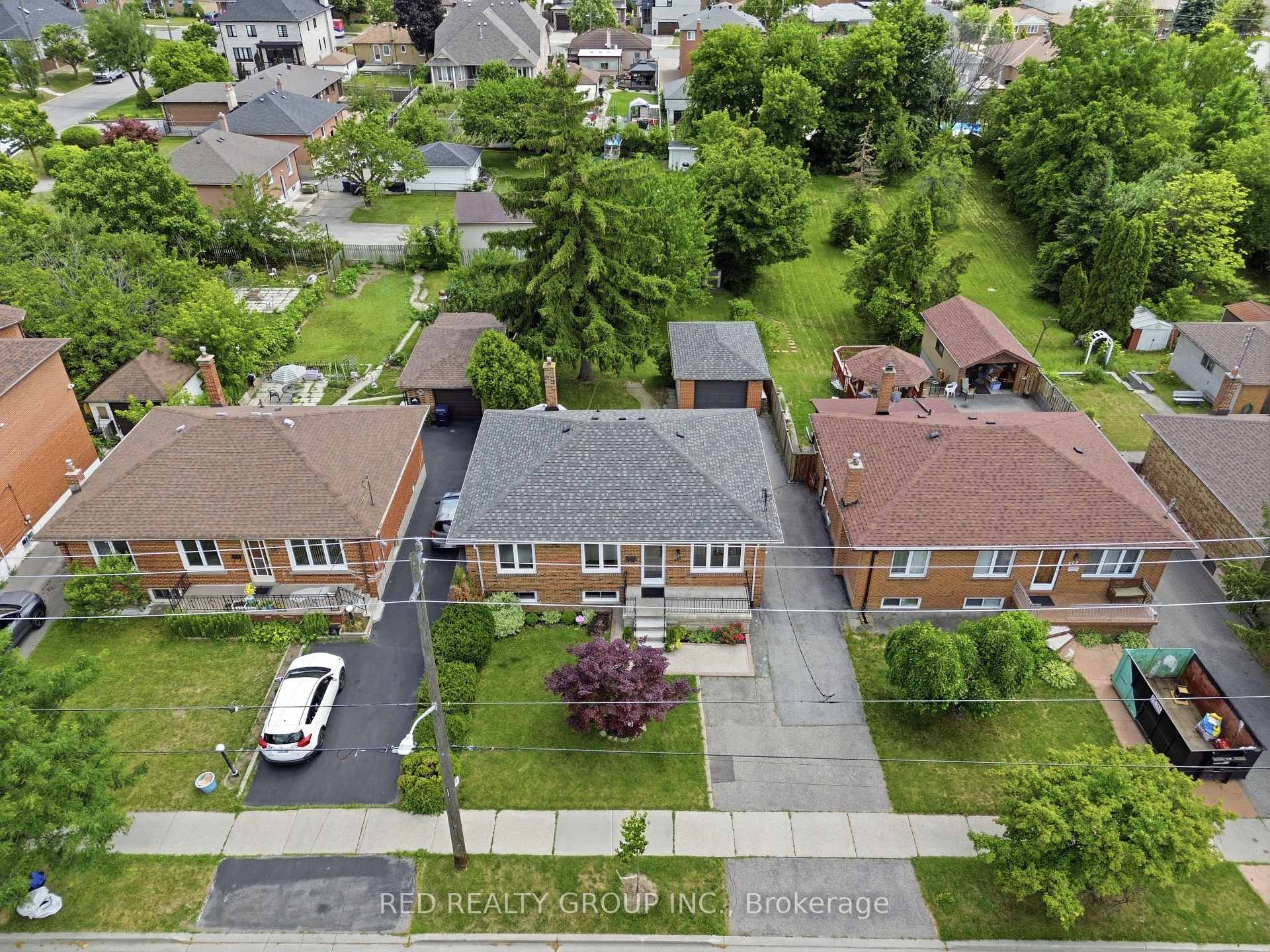 Photo 4 of 281 Falstaff Avenue, North York, Maple Leaf — HOMEH