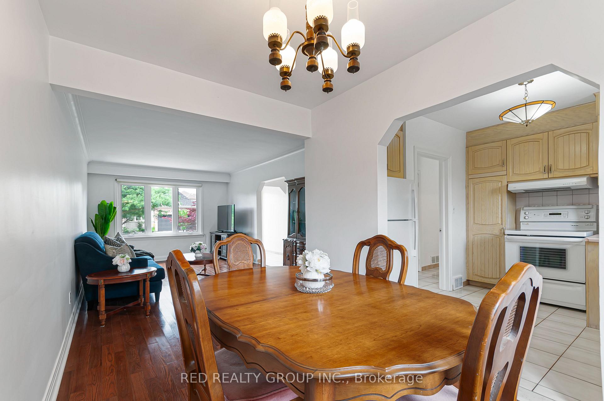 Photo 5 of 281 Falstaff Avenue, North York, Maple Leaf — HOMEH