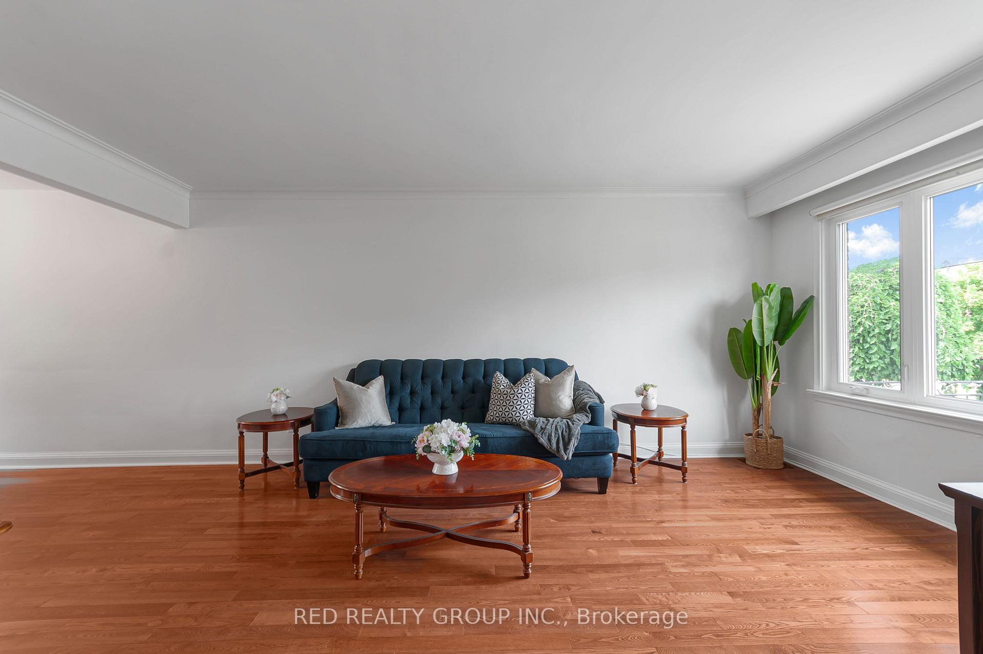 Photo 7 of 281 Falstaff Avenue, North York, Maple Leaf — HOMEH