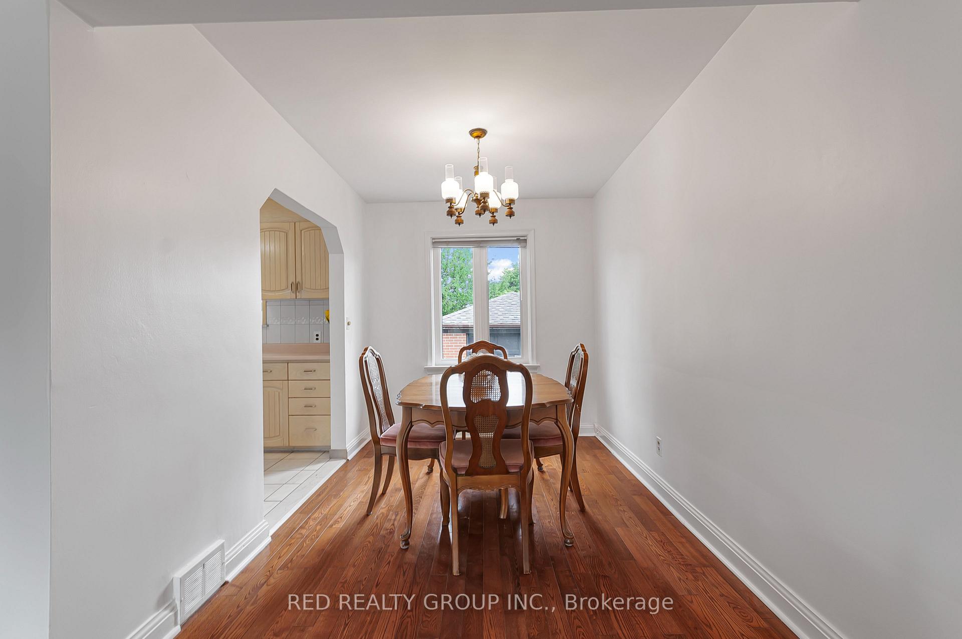 Photo 9 of 281 Falstaff Avenue, North York, Maple Leaf — HOMEH