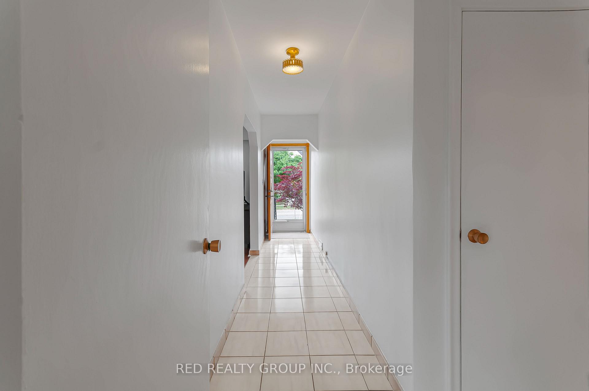 Photo 10 of 281 Falstaff Avenue, North York, Maple Leaf — HOMEH