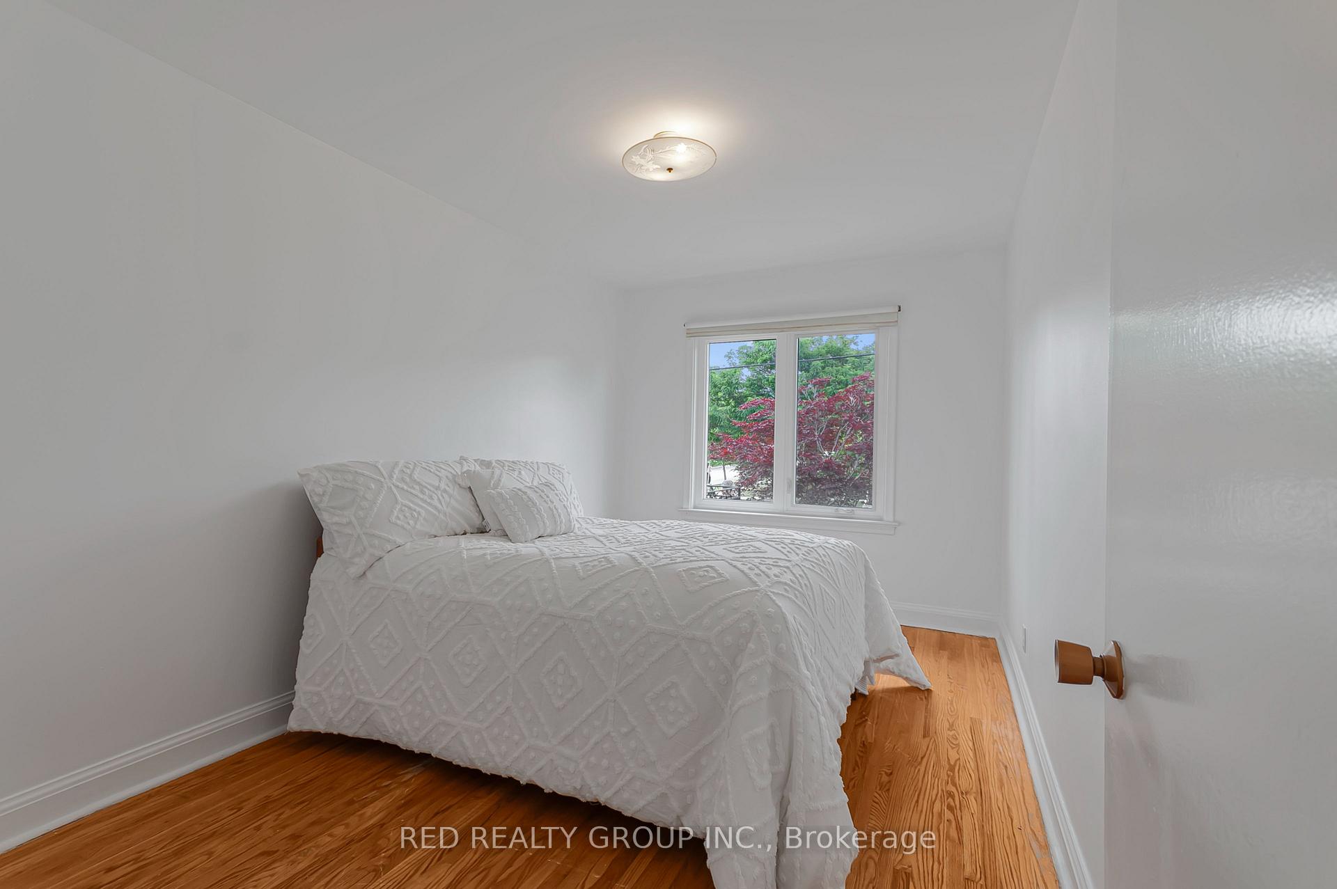 Photo 20 of 281 Falstaff Avenue, North York, Maple Leaf — HOMEH