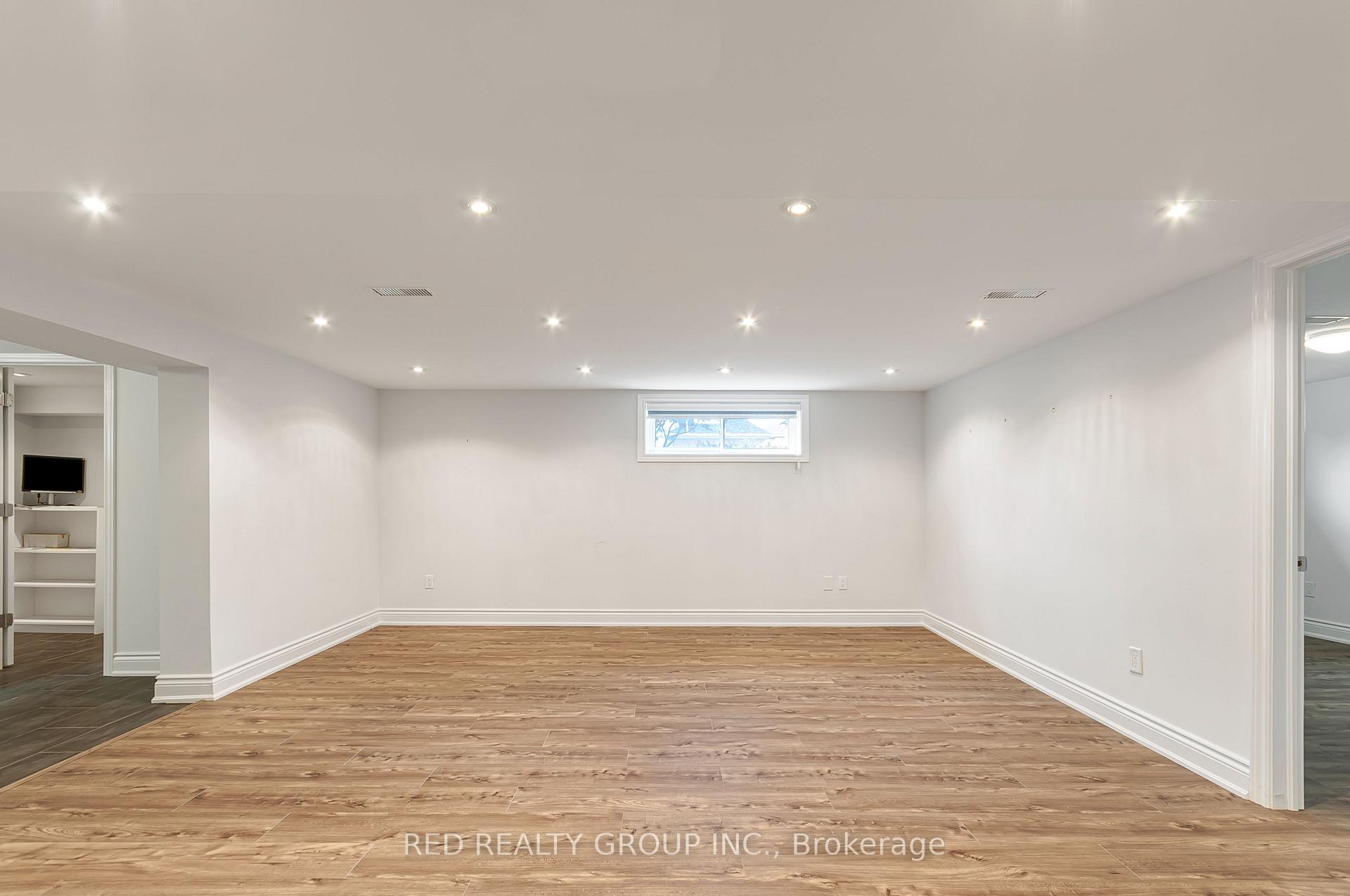 Photo 26 of 281 Falstaff Avenue, North York, Maple Leaf — HOMEH