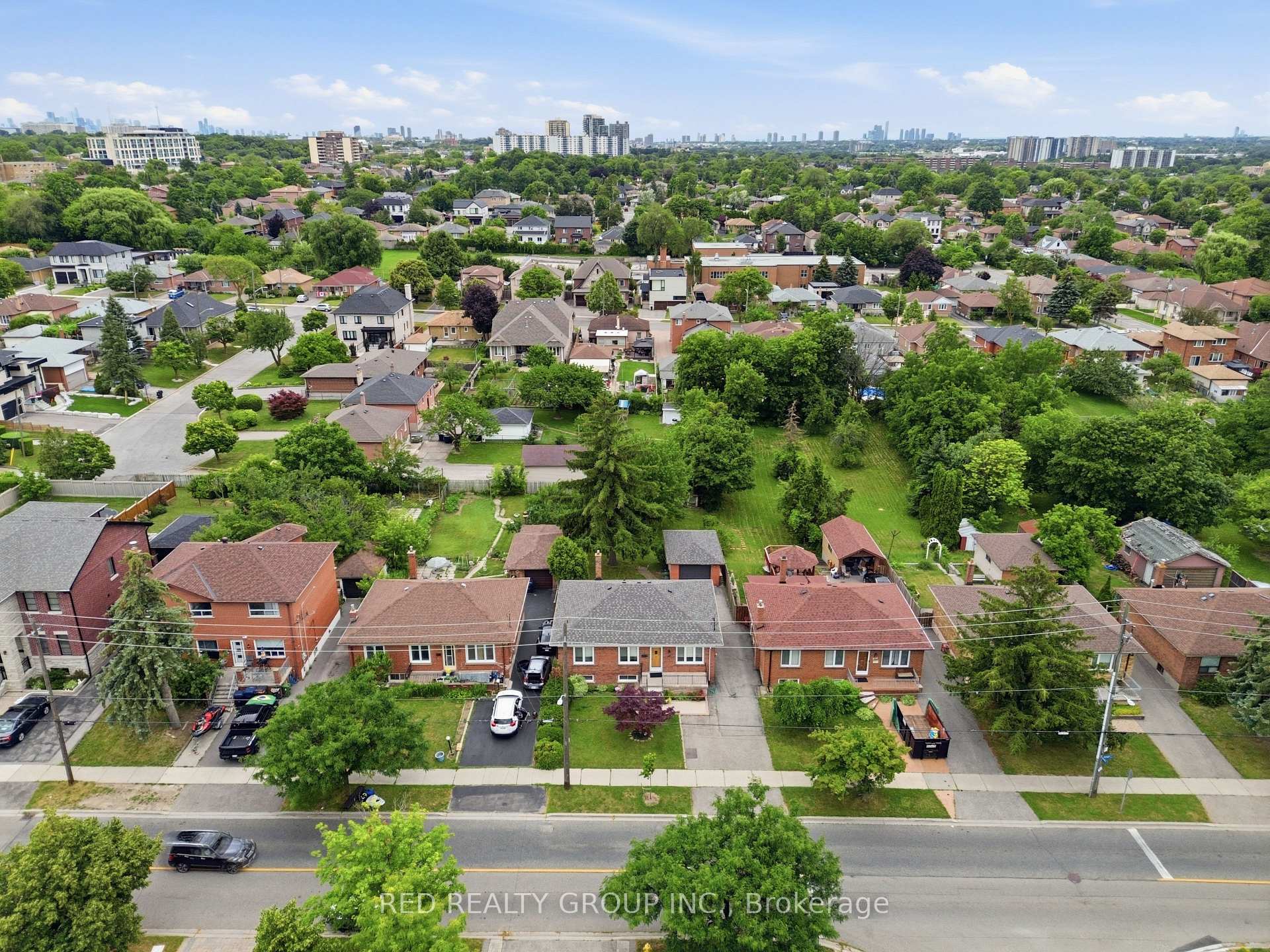Photo 32 of 281 Falstaff Avenue, North York, Maple Leaf — HOMEH