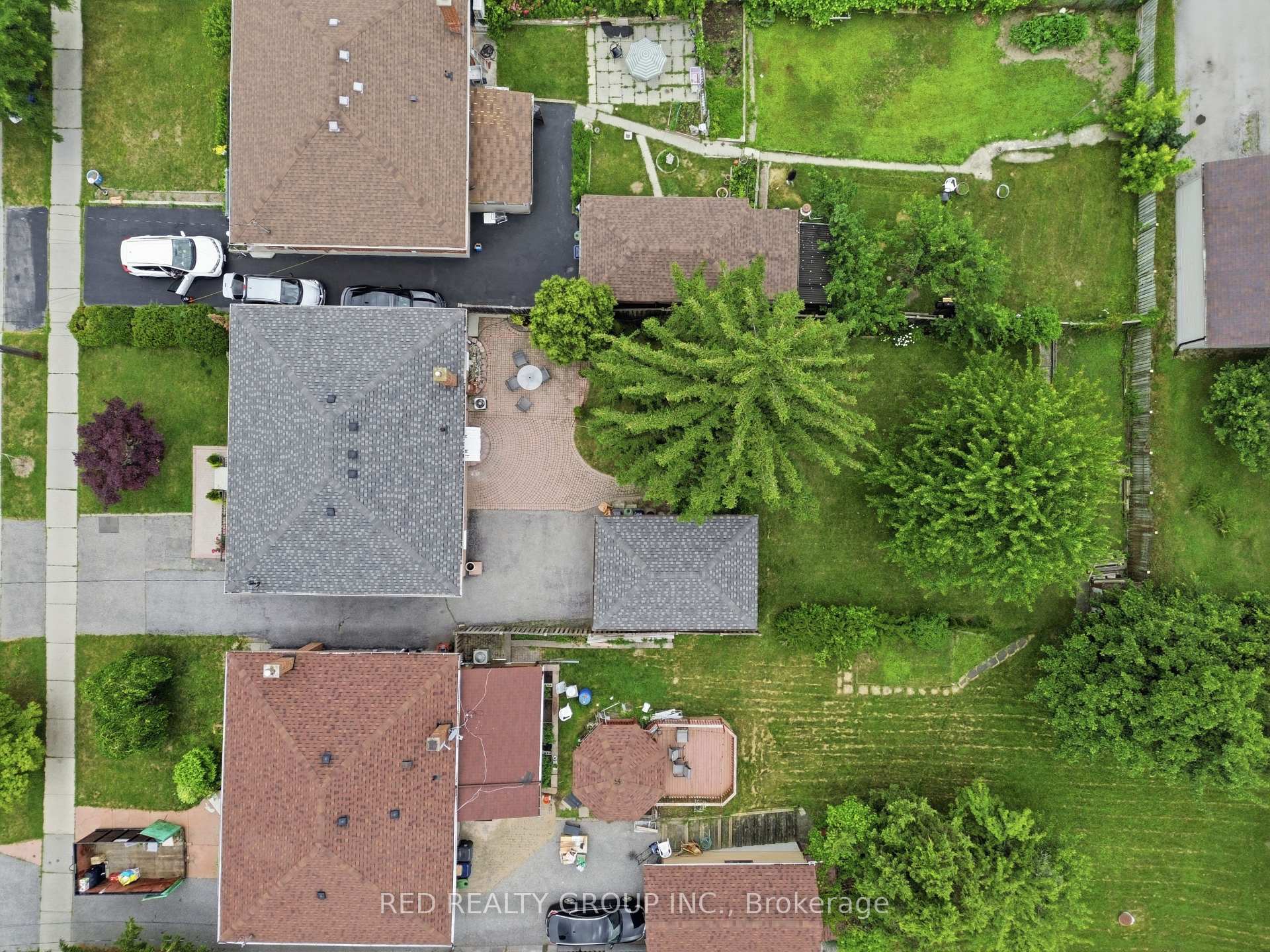 Photo 33 of 281 Falstaff Avenue, North York, Maple Leaf — HOMEH