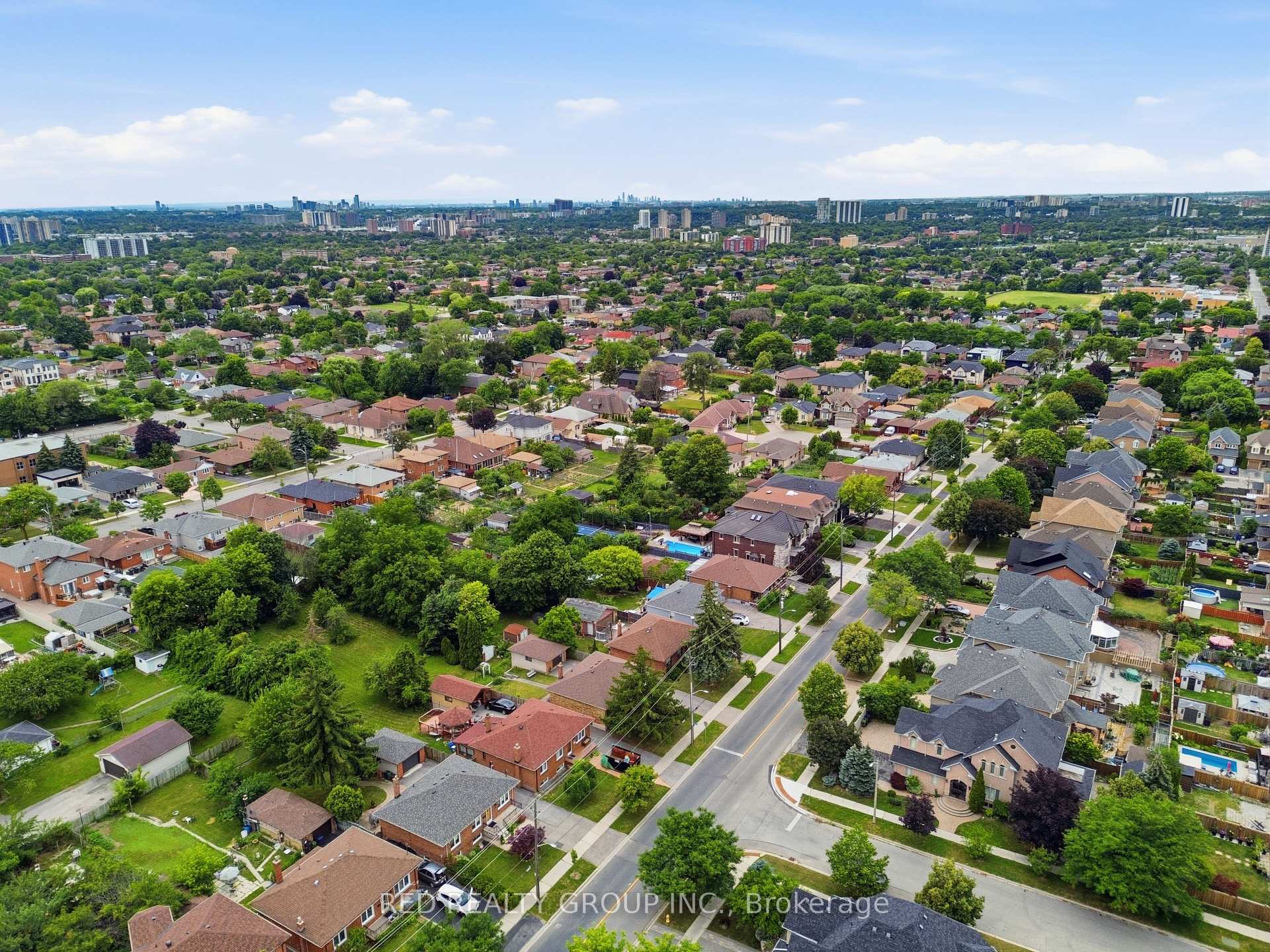 Photo 35 of 281 Falstaff Avenue, North York, Maple Leaf — HOMEH