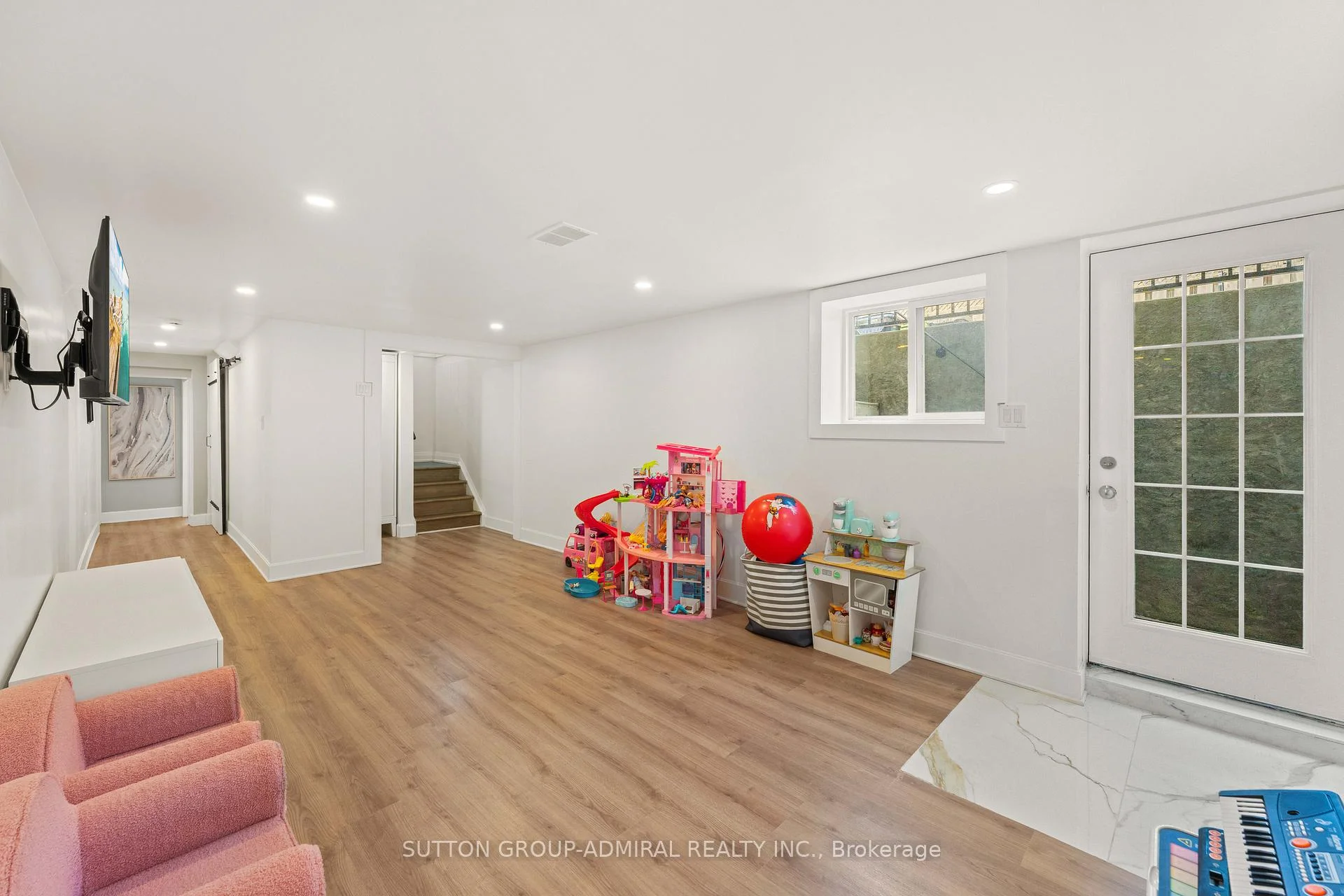 Photo 3 of Unit Basement, 3 Hartland Road, Etobicoke, Eringate-Centennial-West Deane — HOMEH
