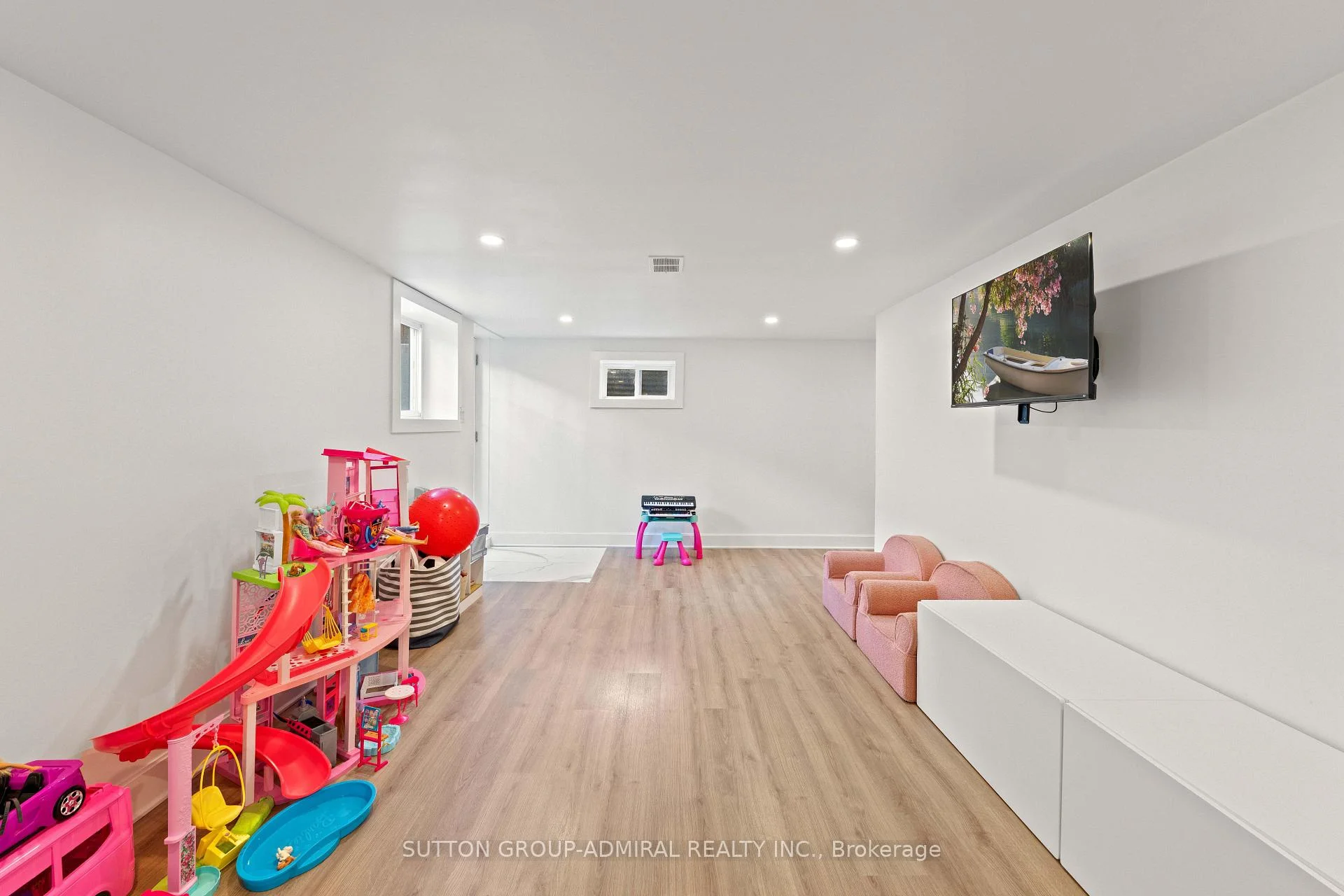 Photo 4 of Unit Basement, 3 Hartland Road, Etobicoke, Eringate-Centennial-West Deane — HOMEH