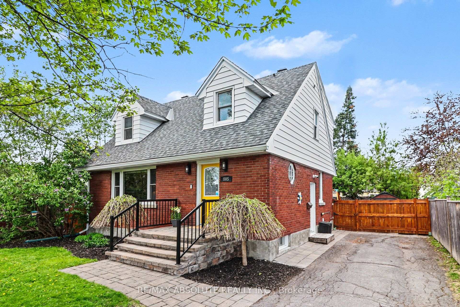 Photo 3 of 805 Smyth Road, Ottawa, Elmvale Acres — HOMEH
