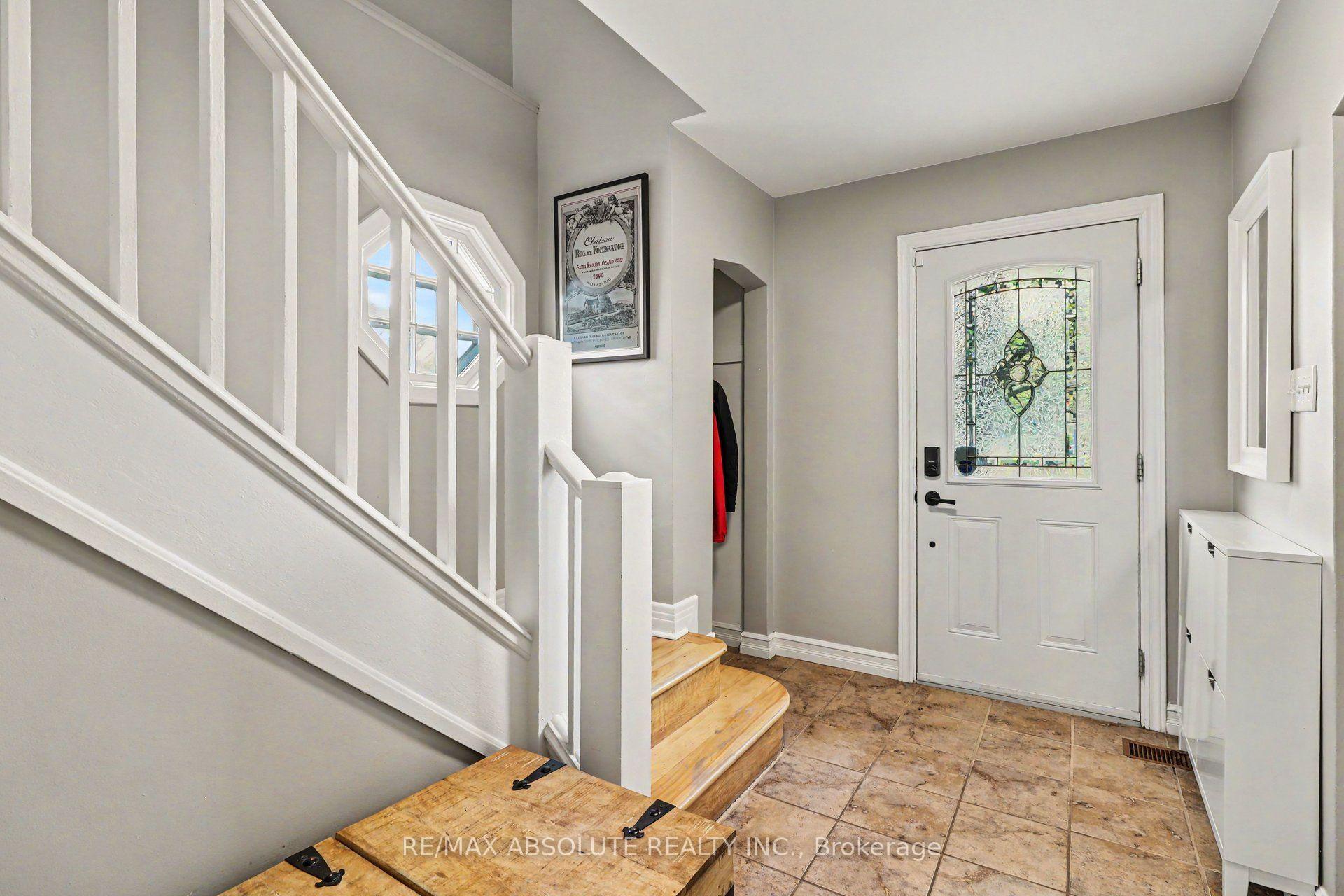 Photo 5 of 805 Smyth Road, Ottawa, Elmvale Acres — HOMEH