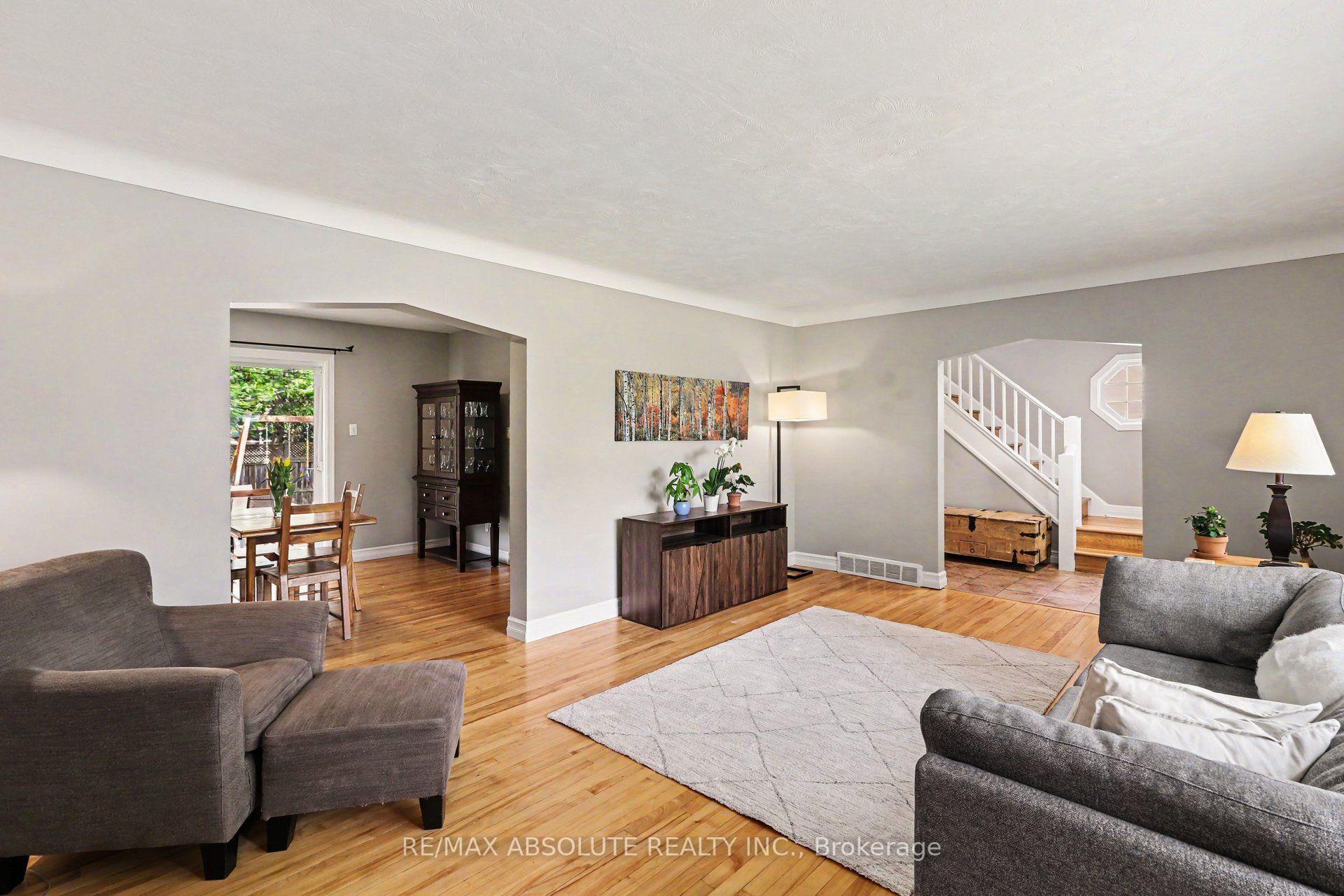 Photo 10 of 805 Smyth Road, Ottawa, Elmvale Acres — HOMEH