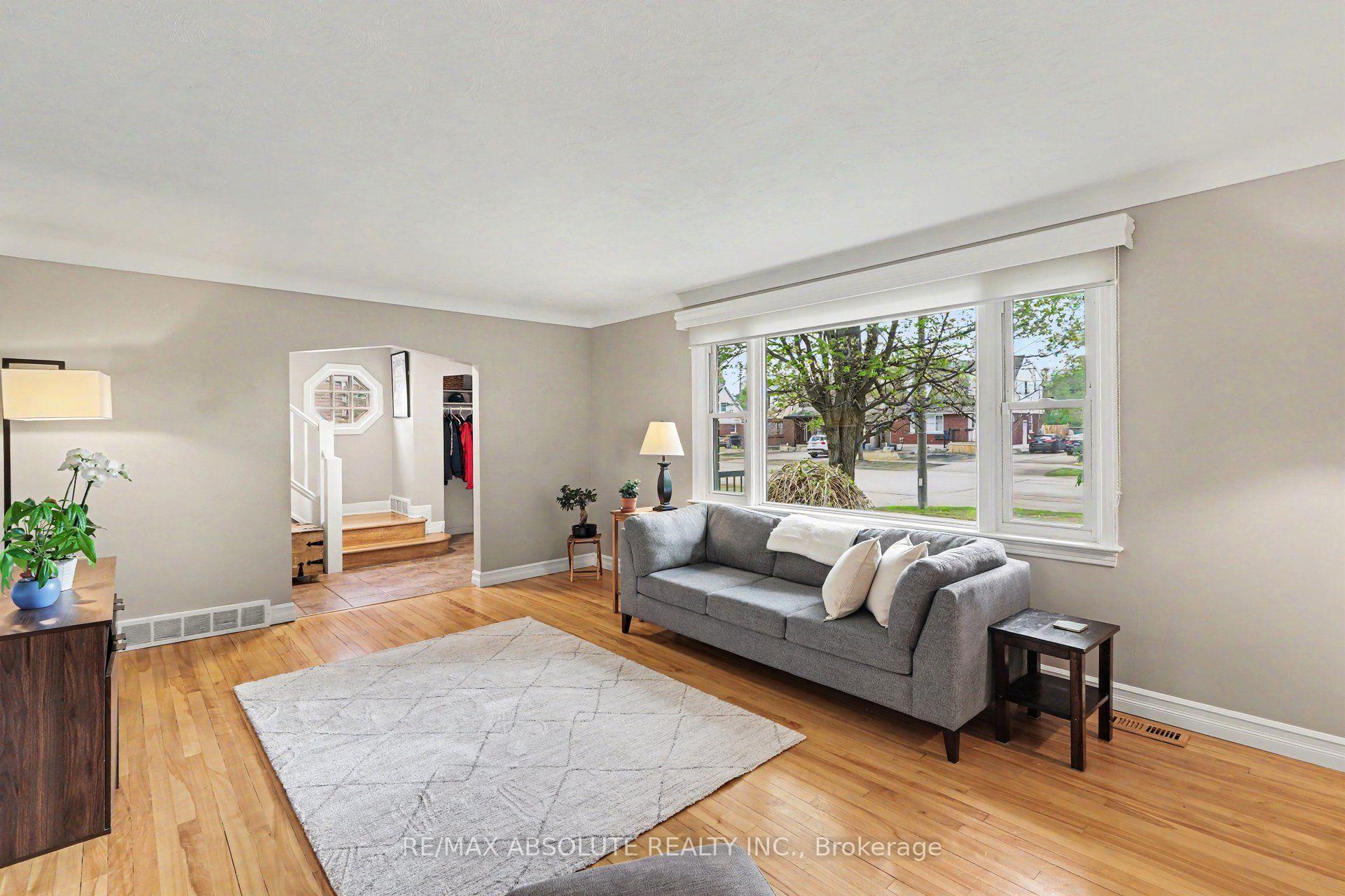 Photo 11 of 805 Smyth Road, Ottawa, Elmvale Acres — HOMEH