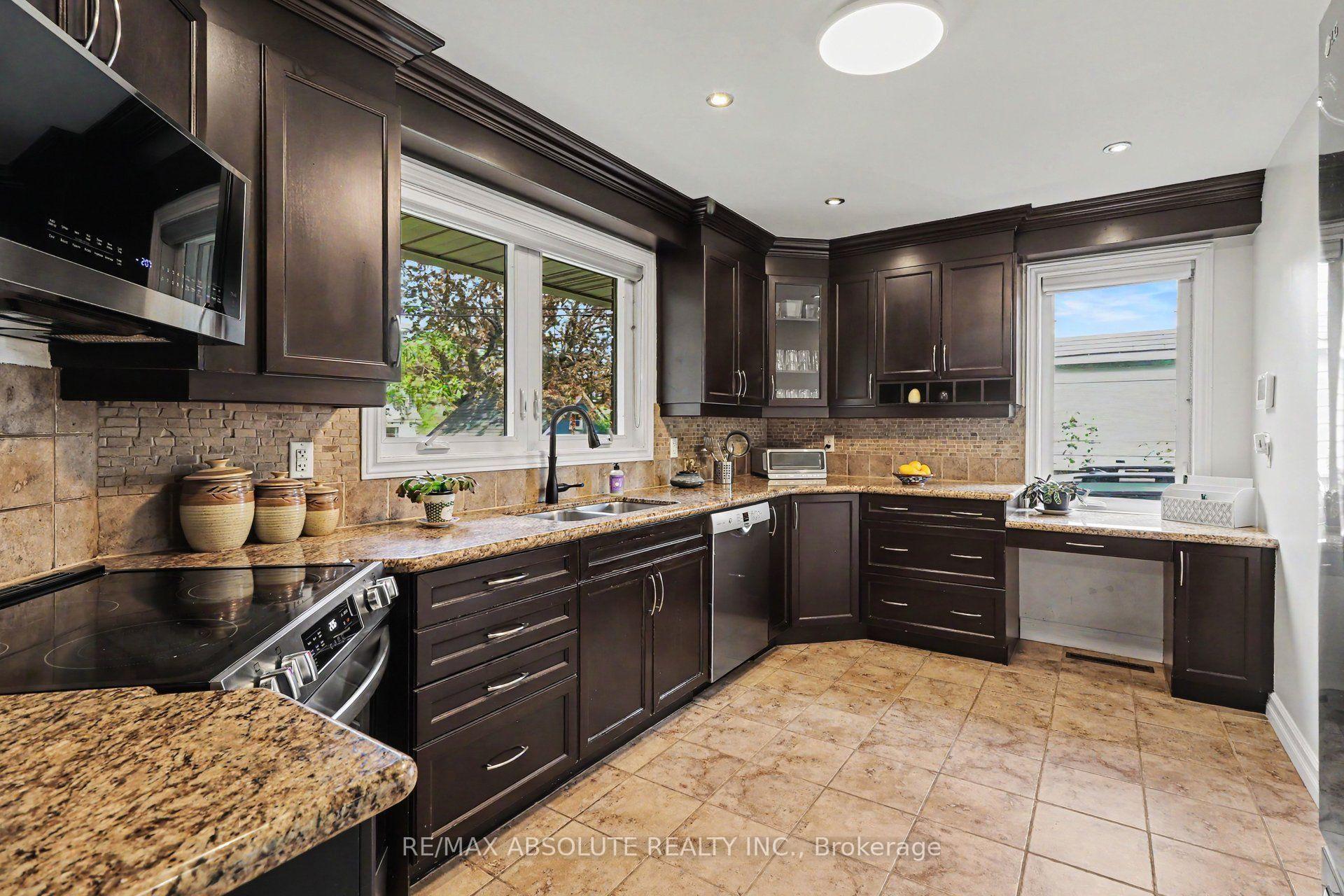 Photo 14 of 805 Smyth Road, Ottawa, Elmvale Acres — HOMEH
