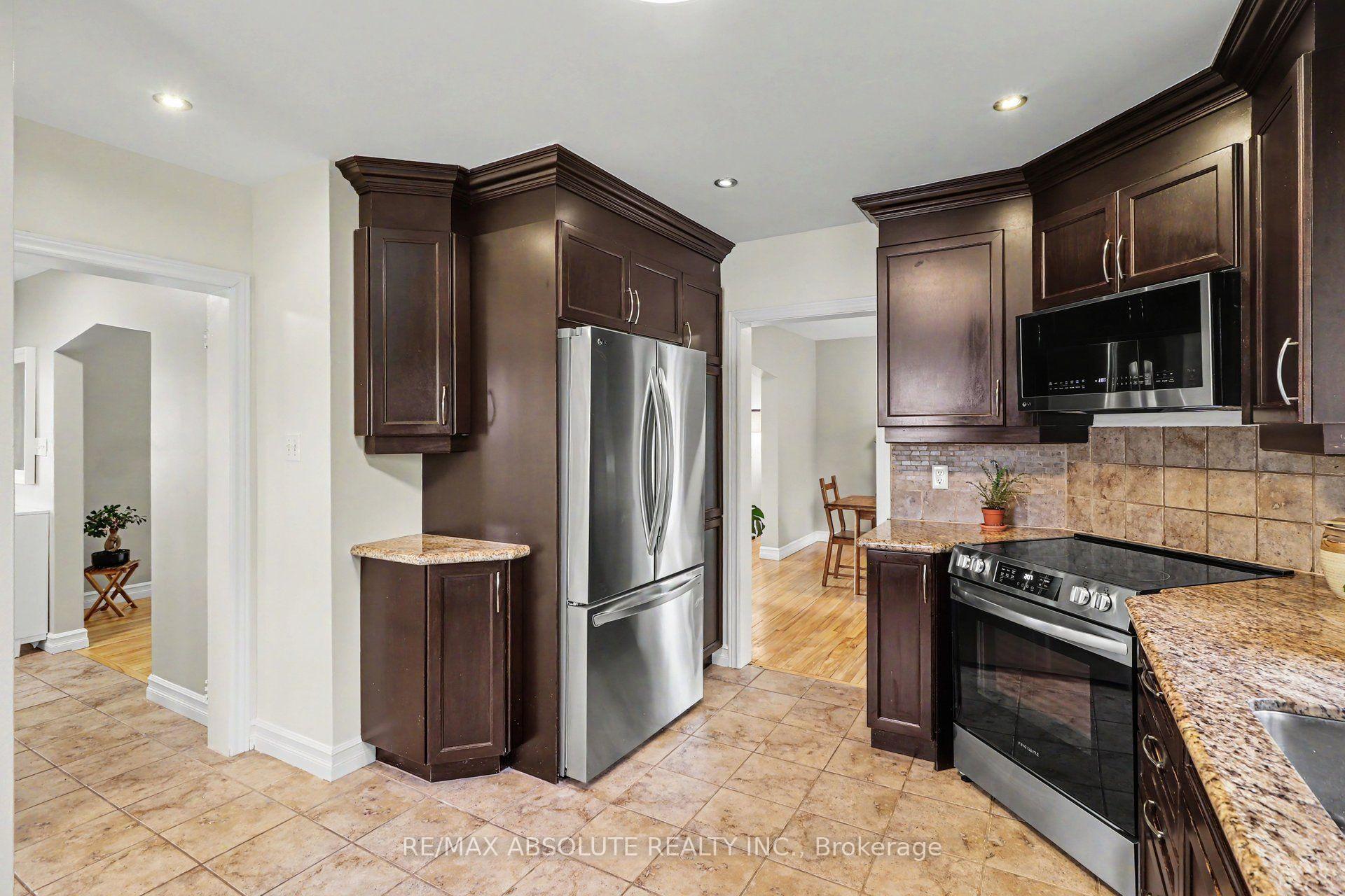 Photo 15 of 805 Smyth Road, Ottawa, Elmvale Acres — HOMEH