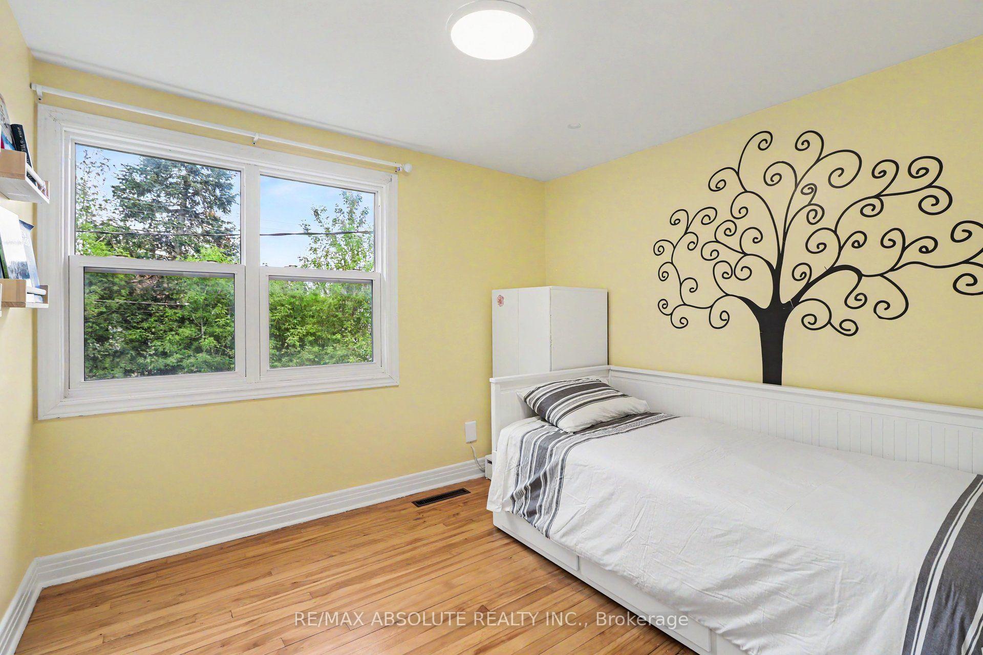 Photo 22 of 805 Smyth Road, Ottawa, Elmvale Acres — HOMEH