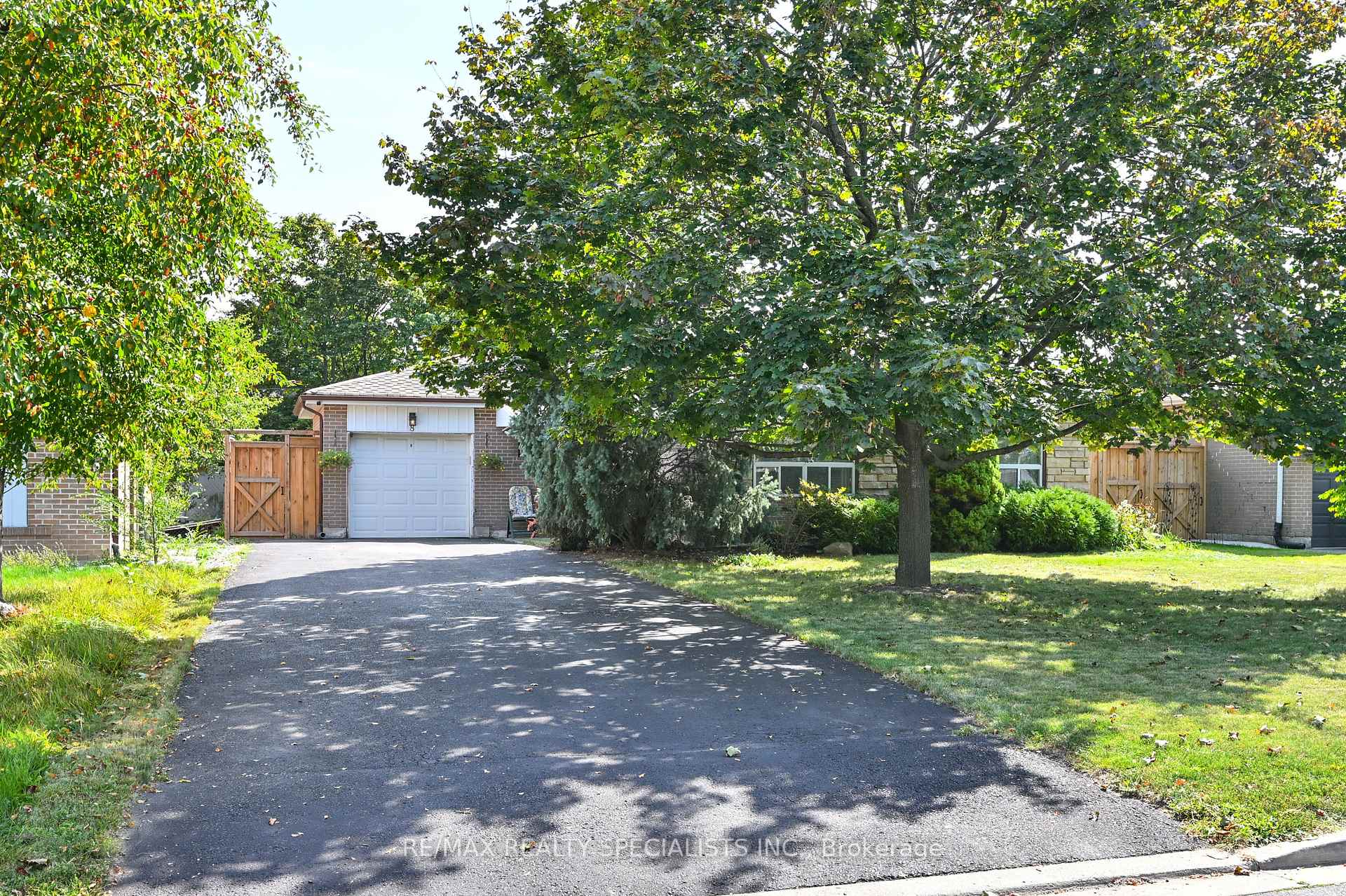 Photo 1 of 8 Beechwood Crescent, Brampton, Avondale — HOMEH