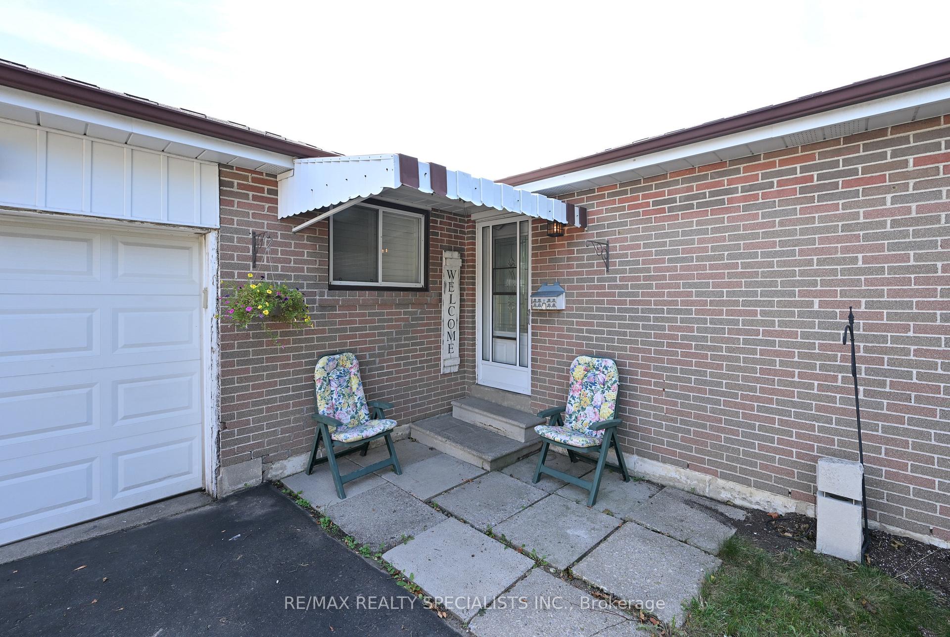 Photo 2 of 8 Beechwood Crescent, Brampton, Avondale — HOMEH