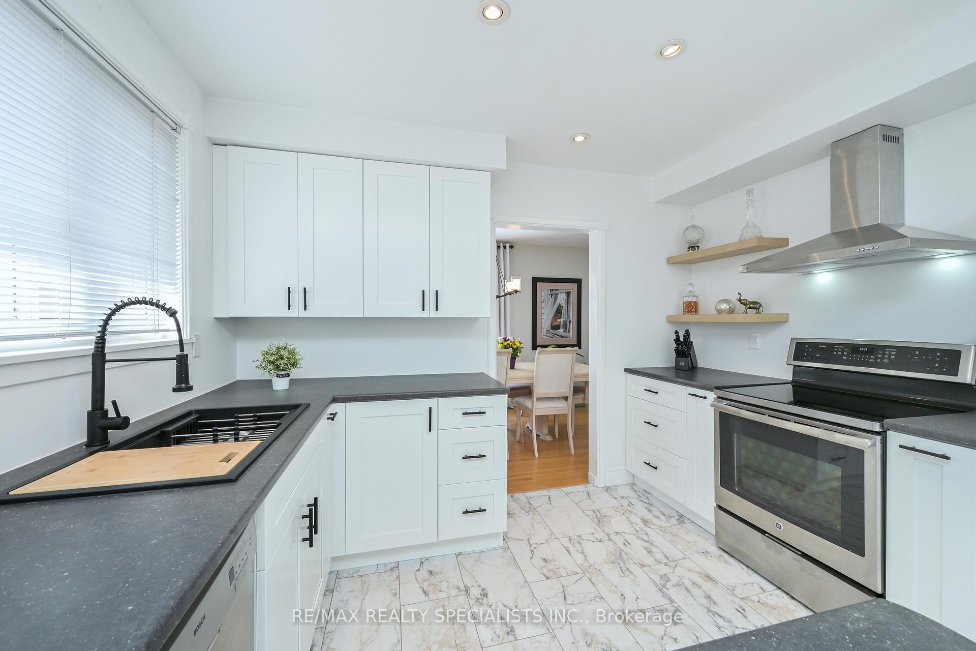Photo 5 of 8 Beechwood Crescent, Brampton, Avondale — HOMEH