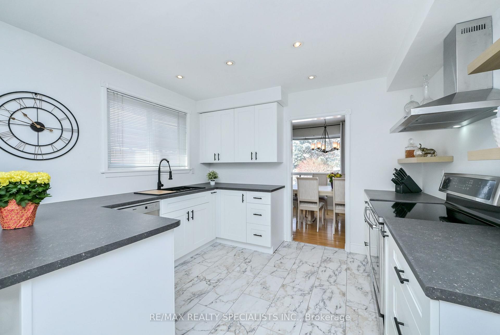 Photo 6 of 8 Beechwood Crescent, Brampton, Avondale — HOMEH