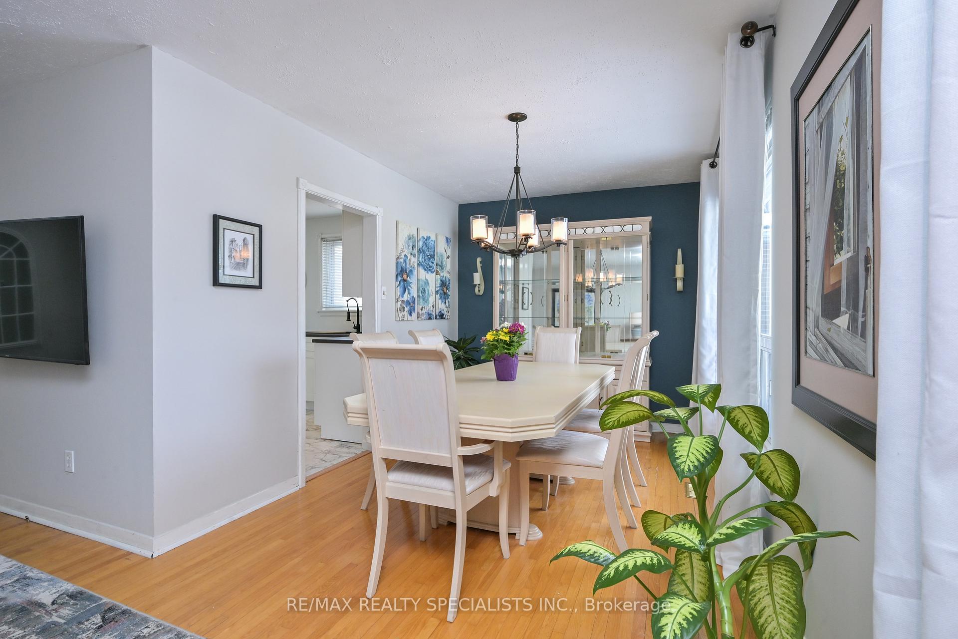 Photo 9 of 8 Beechwood Crescent, Brampton, Avondale — HOMEH