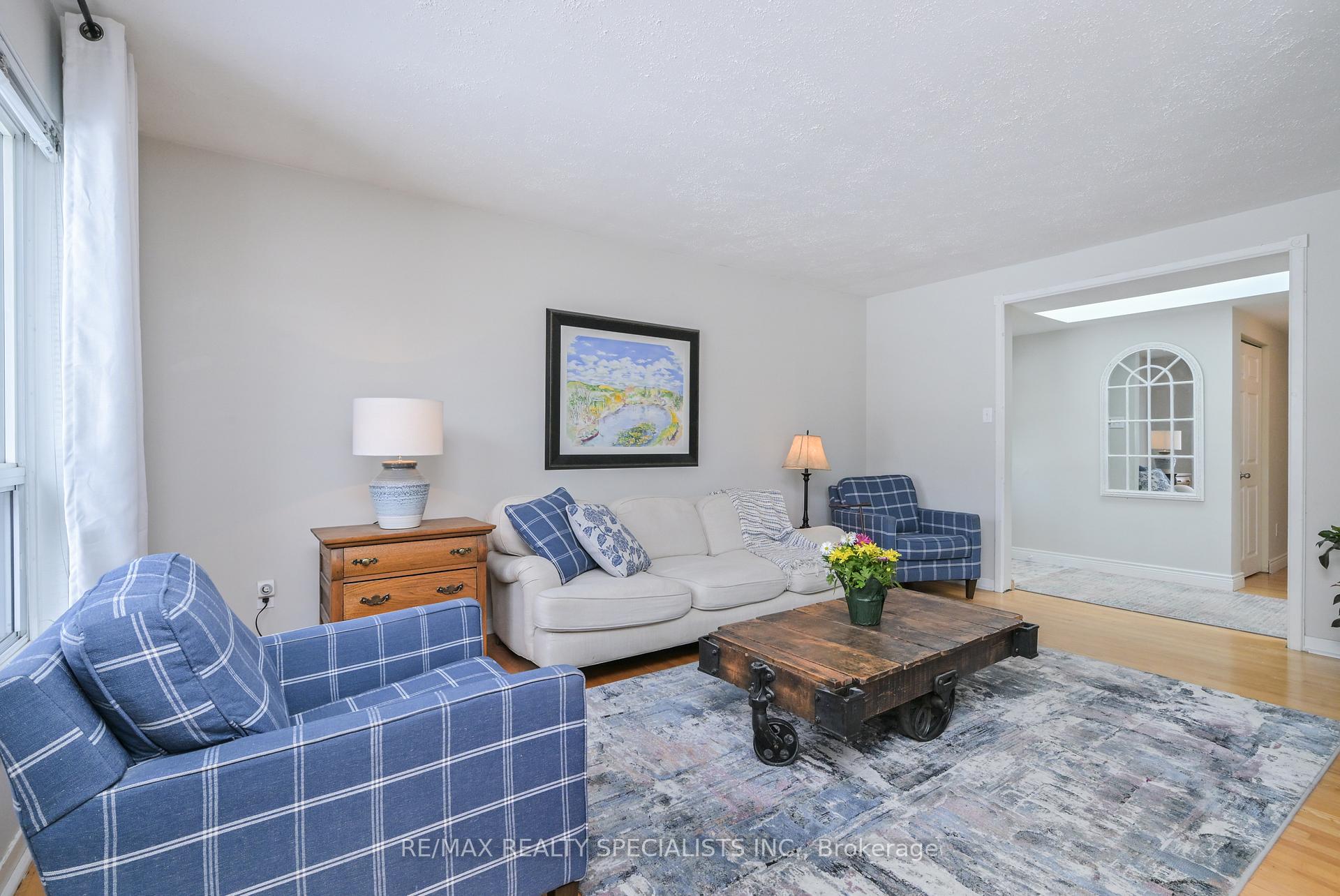 Photo 10 of 8 Beechwood Crescent, Brampton, Avondale — HOMEH
