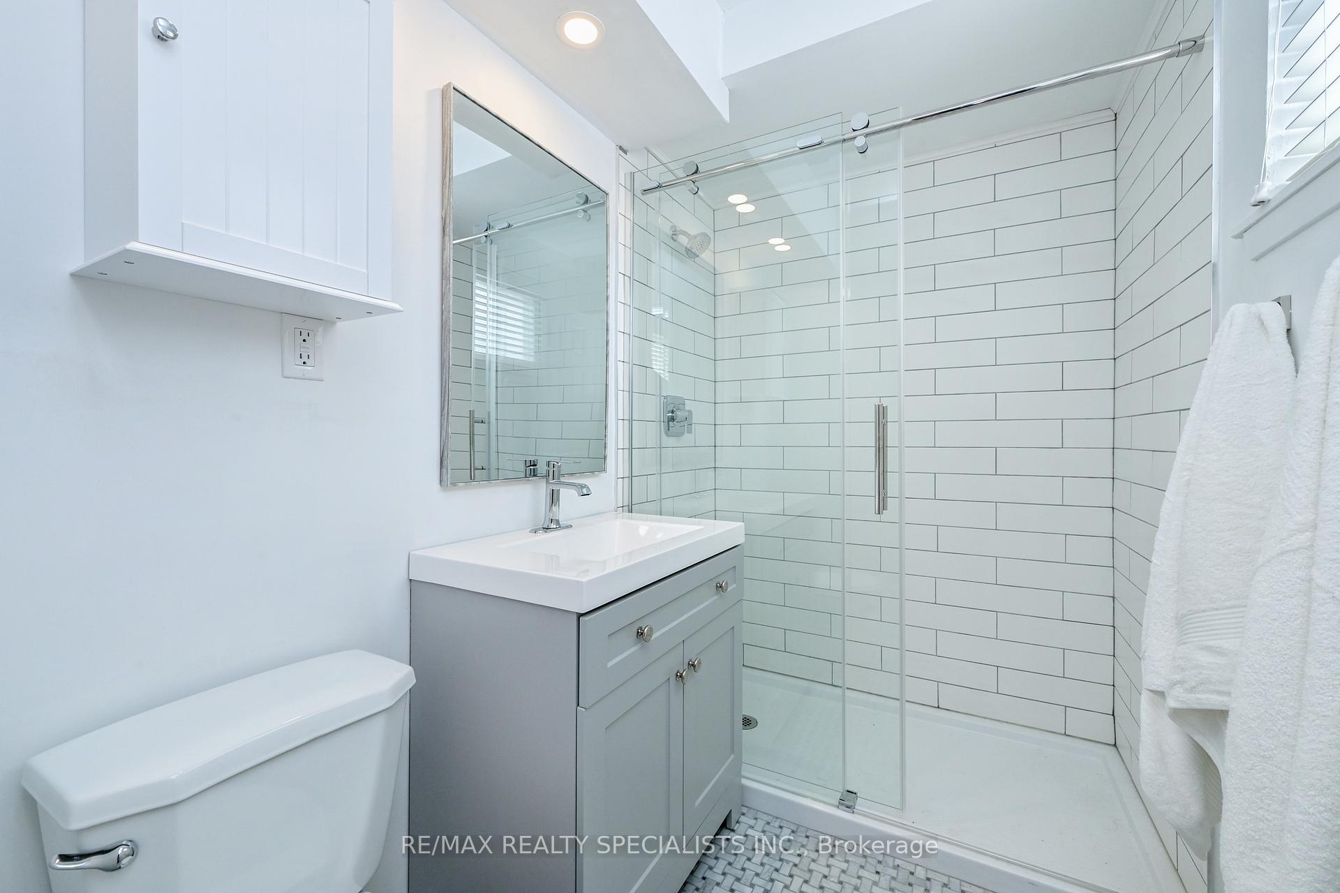 Photo 13 of 8 Beechwood Crescent, Brampton, Avondale — HOMEH