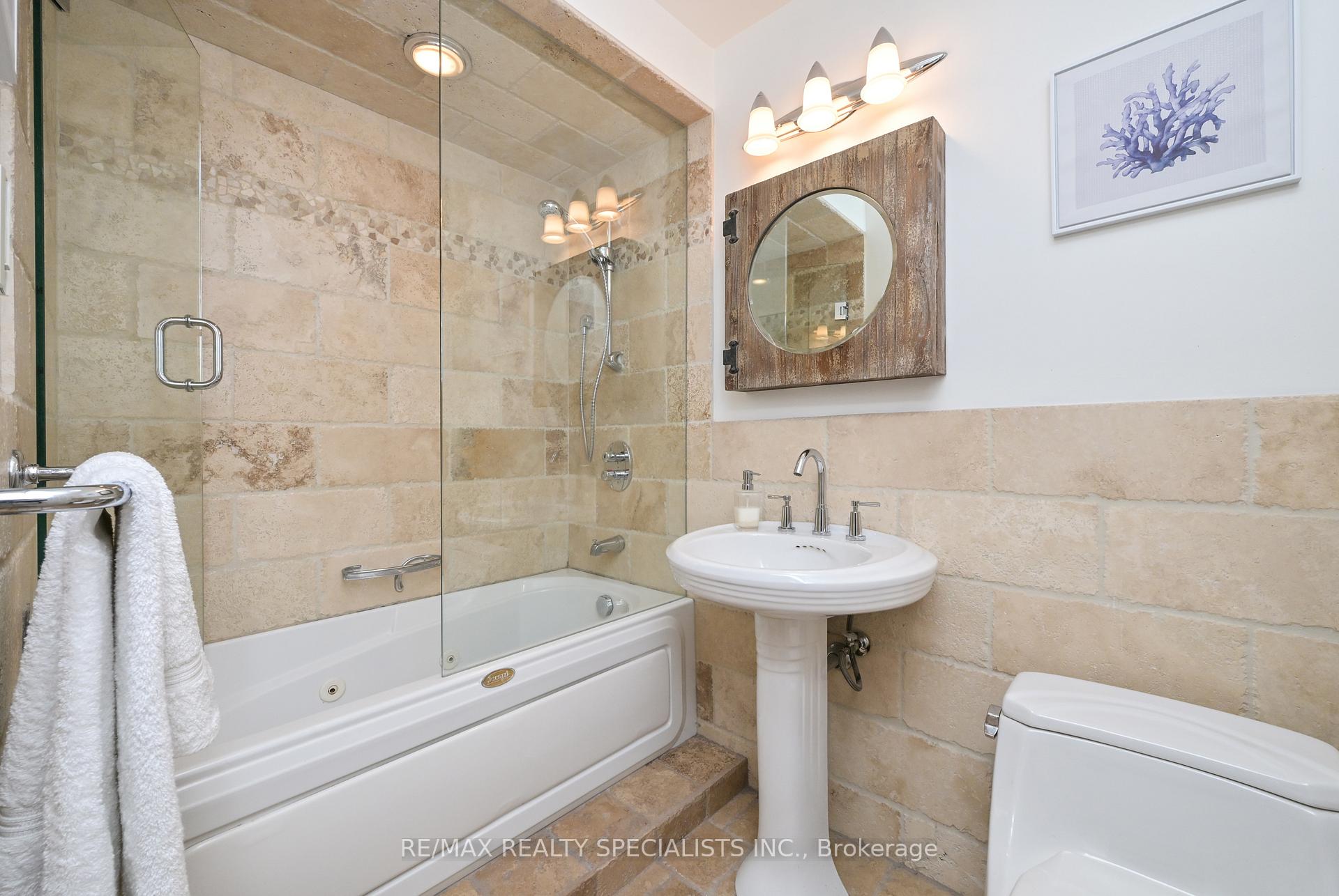 Photo 16 of 8 Beechwood Crescent, Brampton, Avondale — HOMEH
