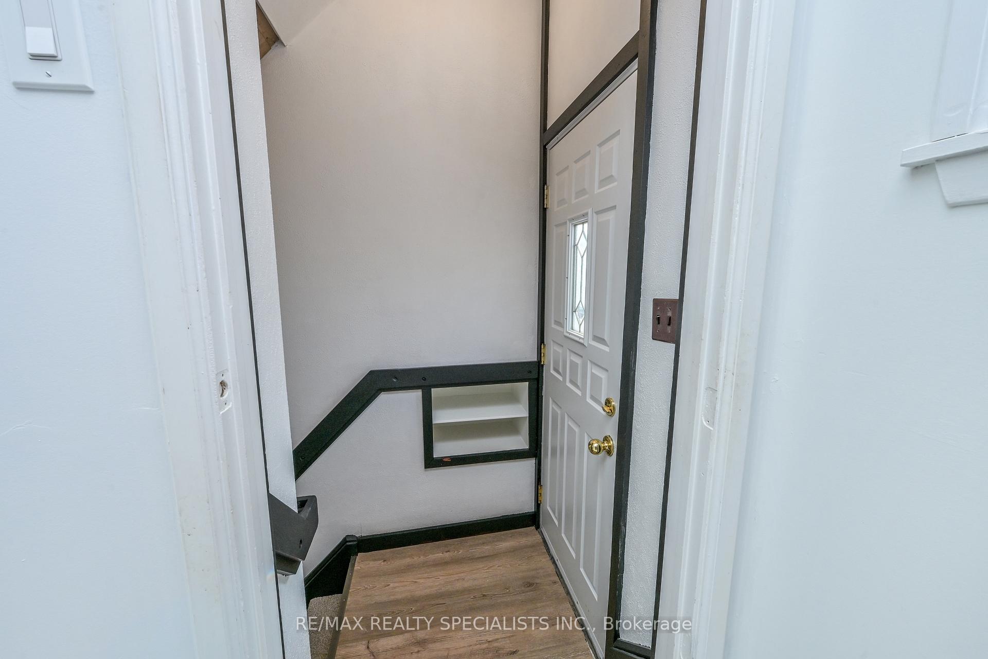 Photo 18 of 8 Beechwood Crescent, Brampton, Avondale — HOMEH