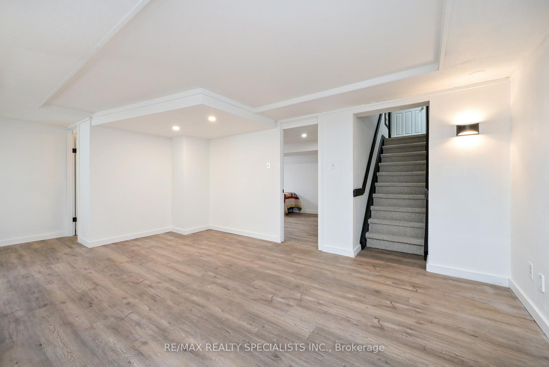 Photo 19 of 8 Beechwood Crescent, Brampton, Avondale — HOMEH