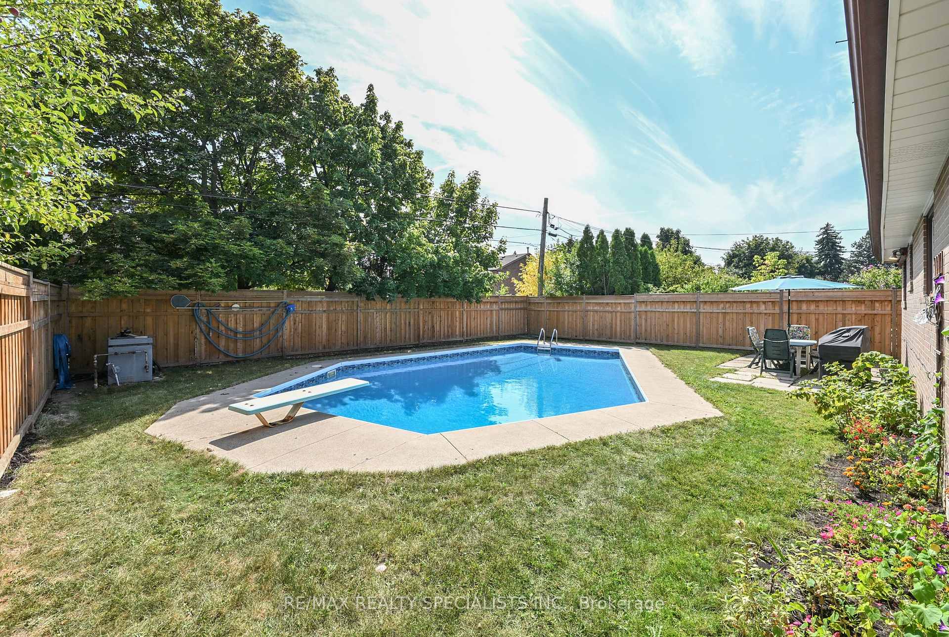 Photo 27 of 8 Beechwood Crescent, Brampton, Avondale — HOMEH