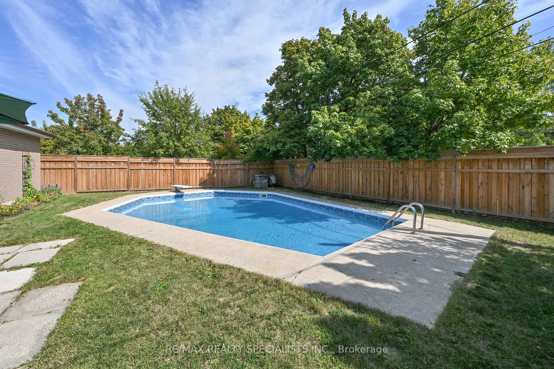 Photo 28 of 8 Beechwood Crescent, Brampton, Avondale — HOMEH