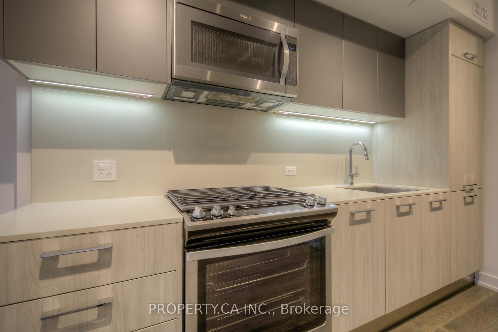 Photo 4 of Unit 406, 665 Kingston Road, Toronto, The Beaches — HOMEH
