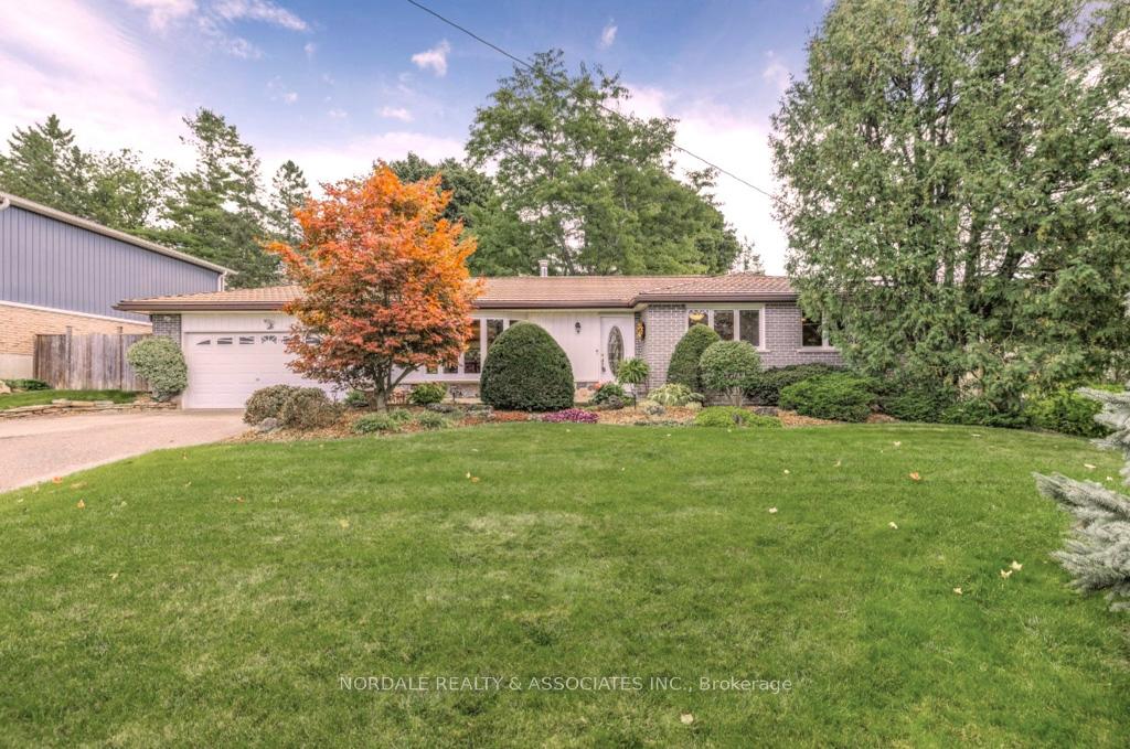 Photo 2 of 26 Marion Street, Caledon, Caledon East — HOMEH