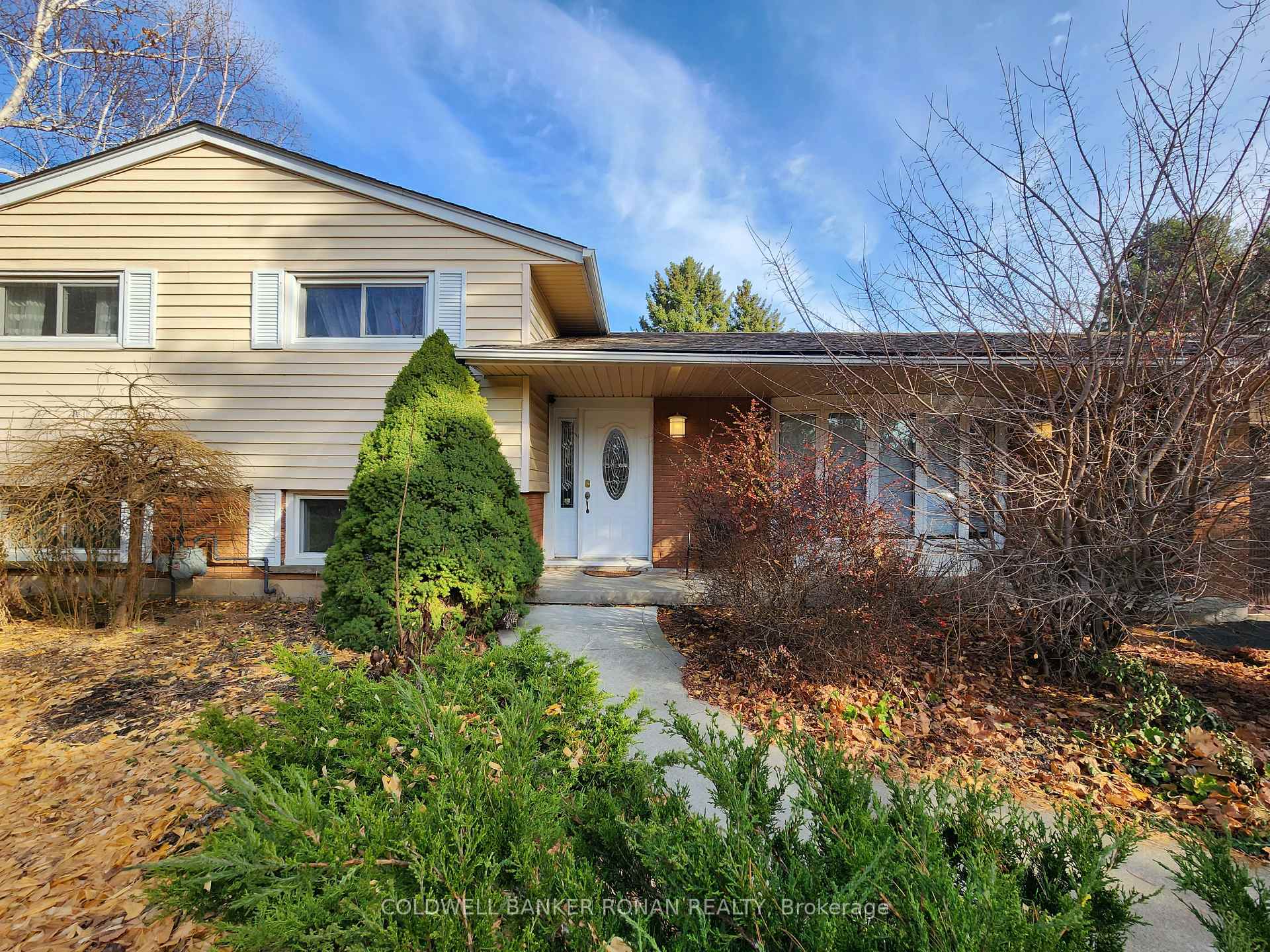 Photo 2 of 225 Lime Kiln Road, Hamilton, Ancaster — HOMEH