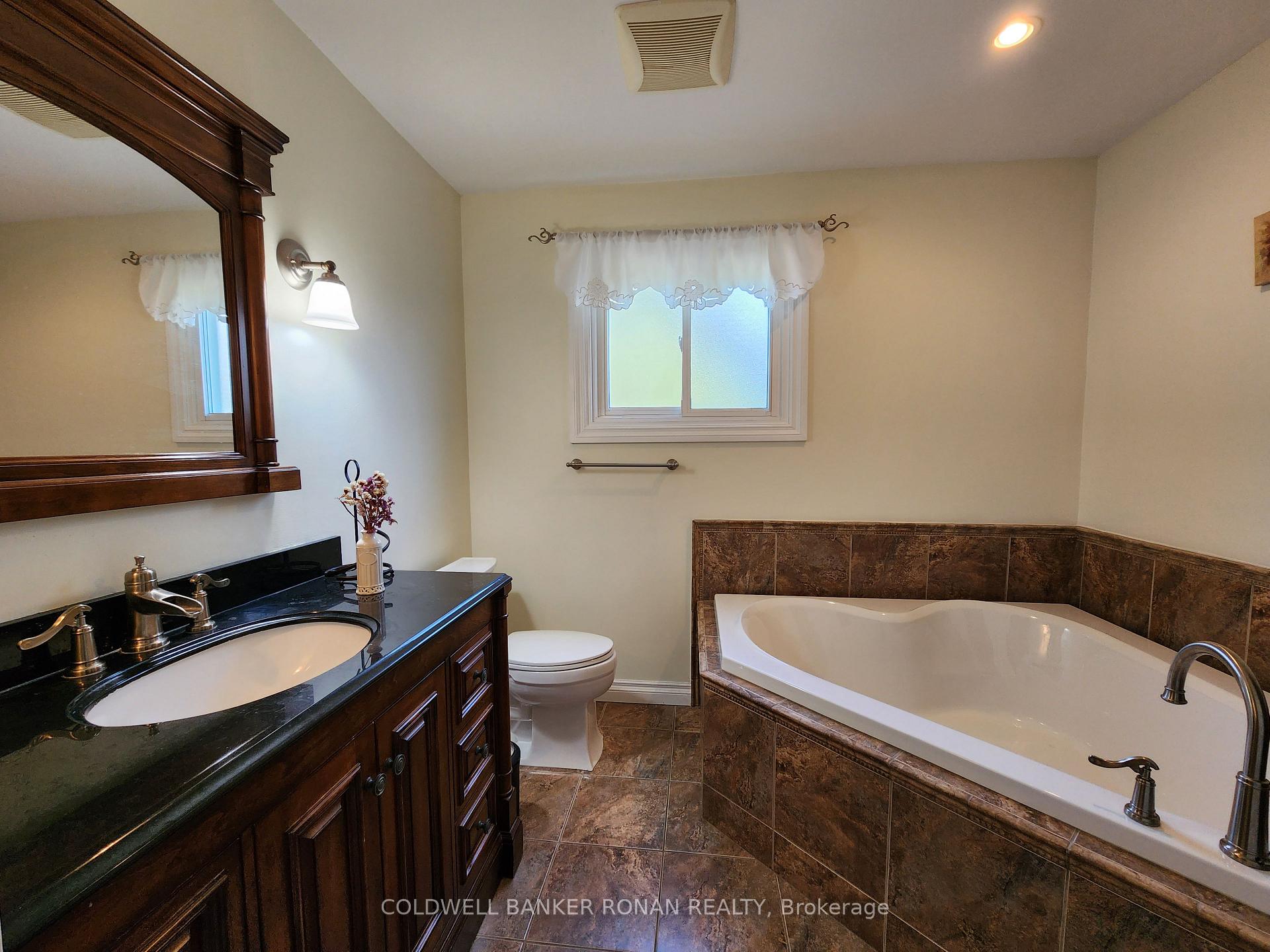 Photo 5 of 225 Lime Kiln Road, Hamilton, Ancaster — HOMEH