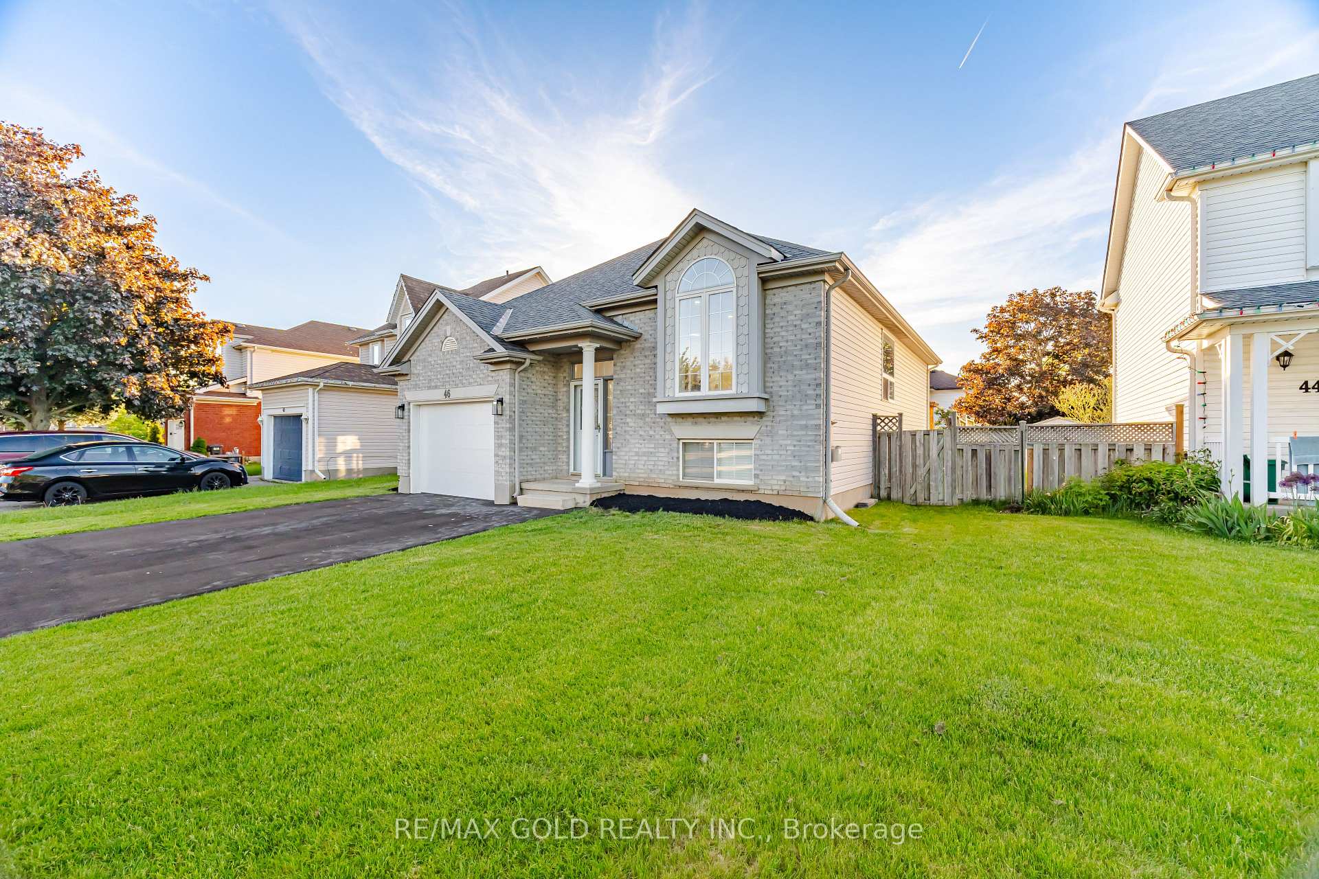 Photo 2 of 46 Cashel Crescent, Brantford, Empire South — HOMEH