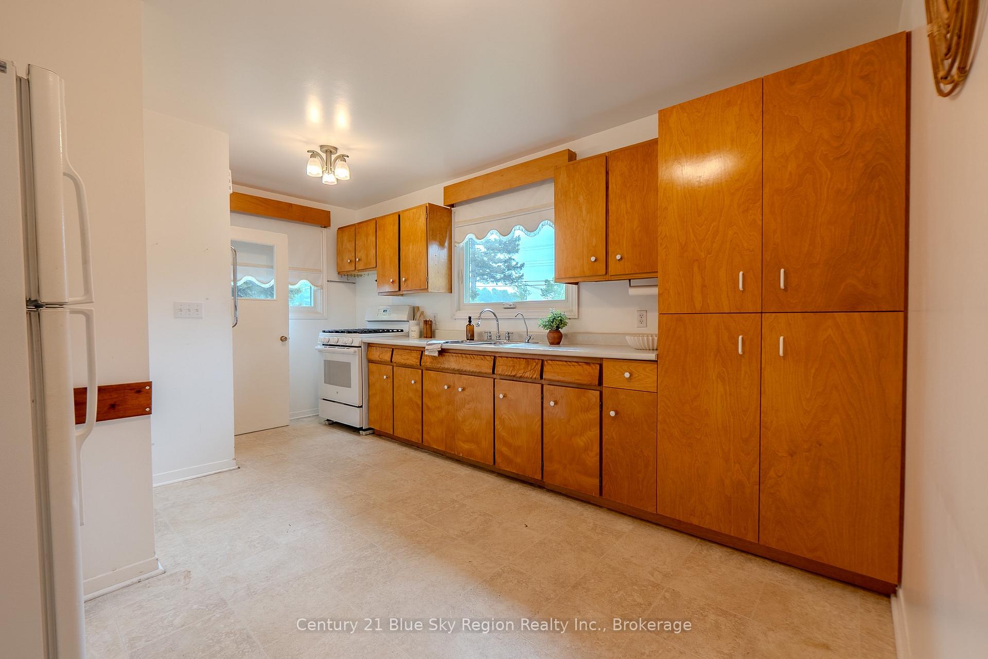 Photo 10 of 1272 Lakeshore Drive, North Bay, Ferris — HOMEH