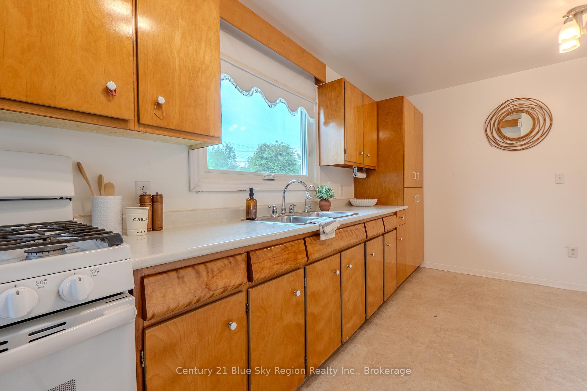 Photo 12 of 1272 Lakeshore Drive, North Bay, Ferris — HOMEH