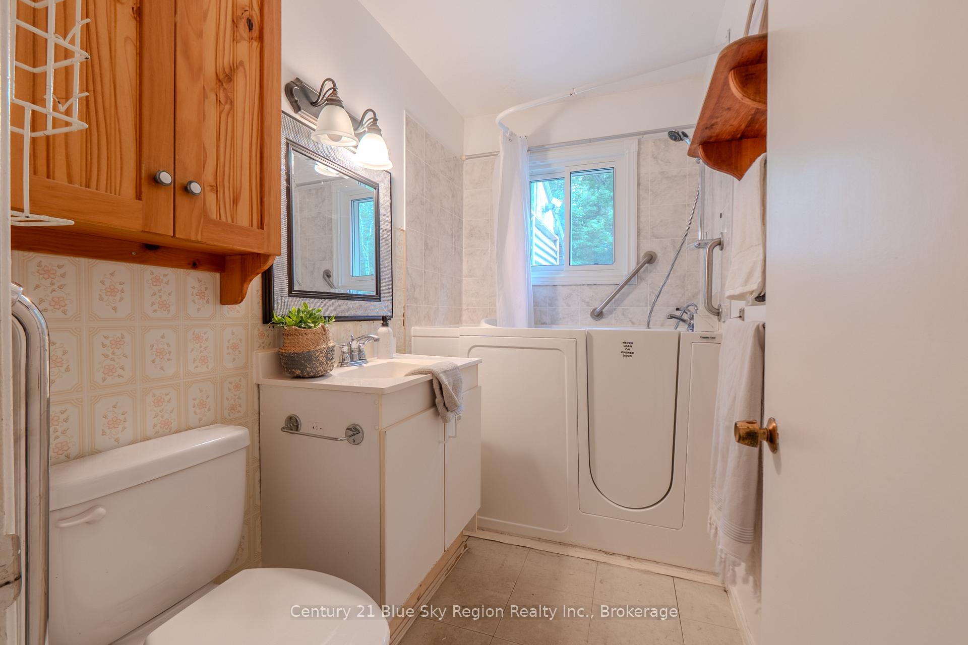 Photo 21 of 1272 Lakeshore Drive, North Bay, Ferris — HOMEH