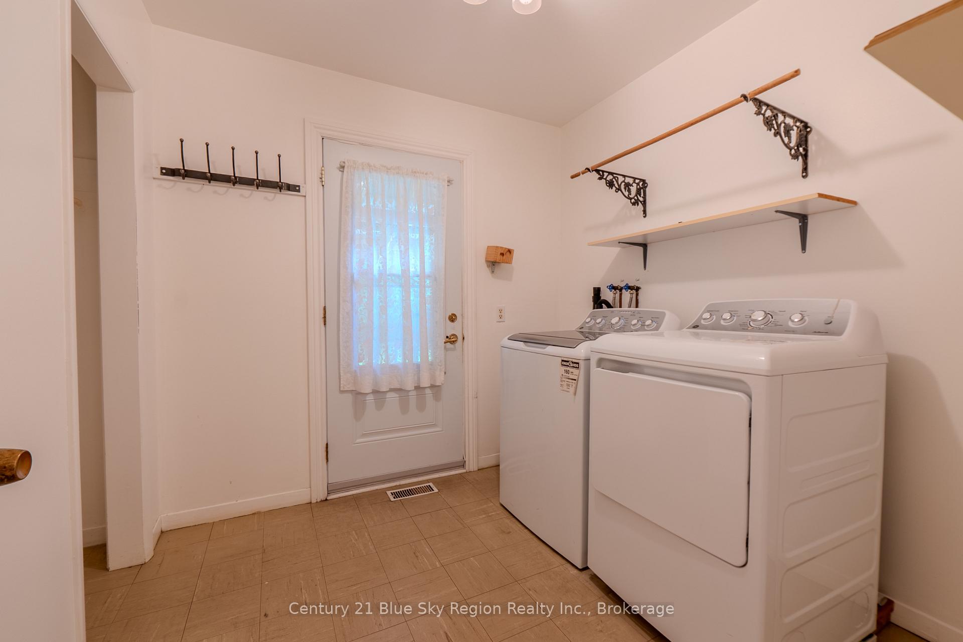 Photo 25 of 1272 Lakeshore Drive, North Bay, Ferris — HOMEH
