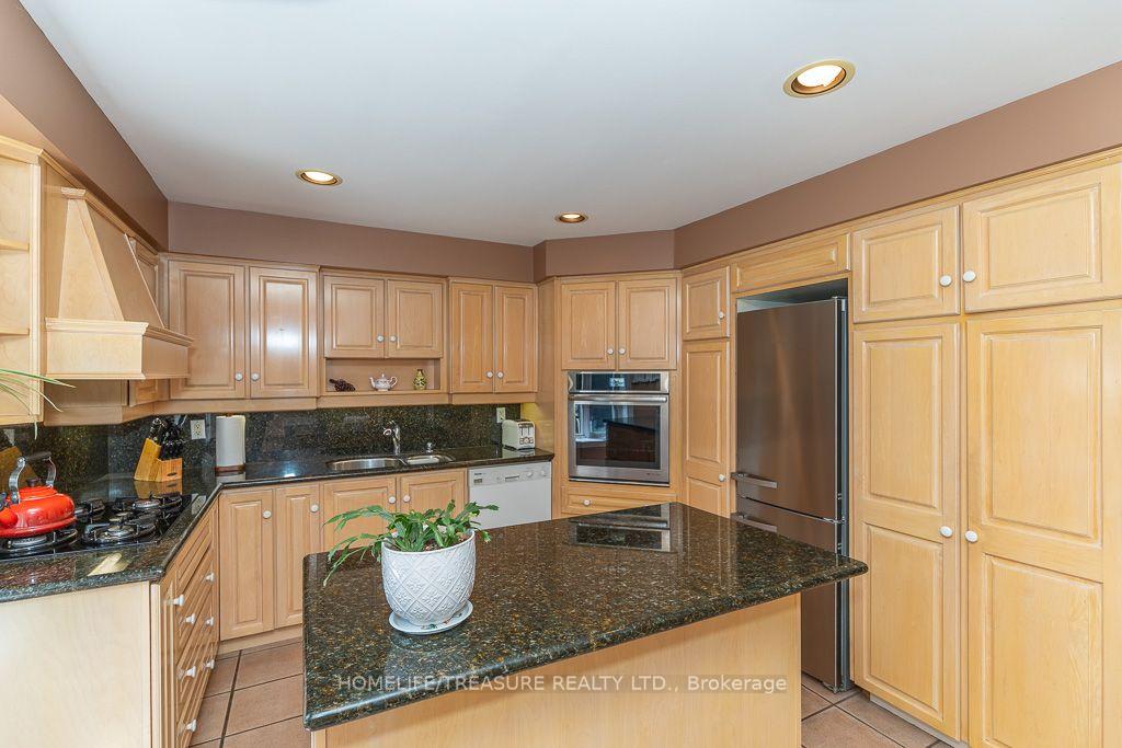 Photo 10 of 39 Yorkleigh Avenue, Etobicoke, Humber Heights — HOMEH