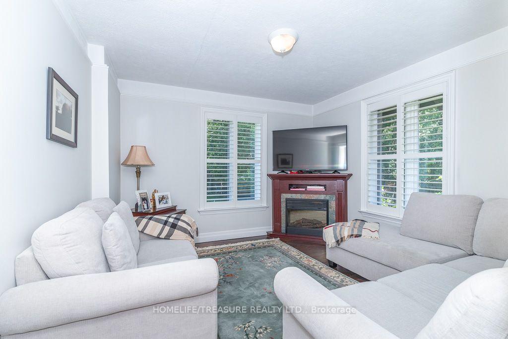 Photo 17 of 39 Yorkleigh Avenue, Etobicoke, Humber Heights — HOMEH