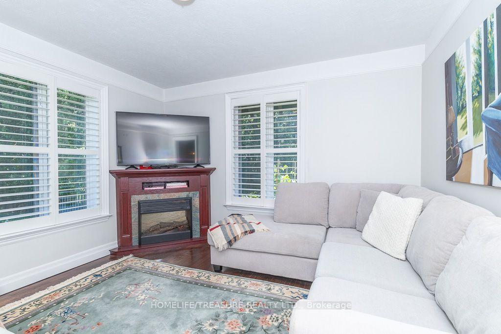 Photo 18 of 39 Yorkleigh Avenue, Etobicoke, Humber Heights — HOMEH