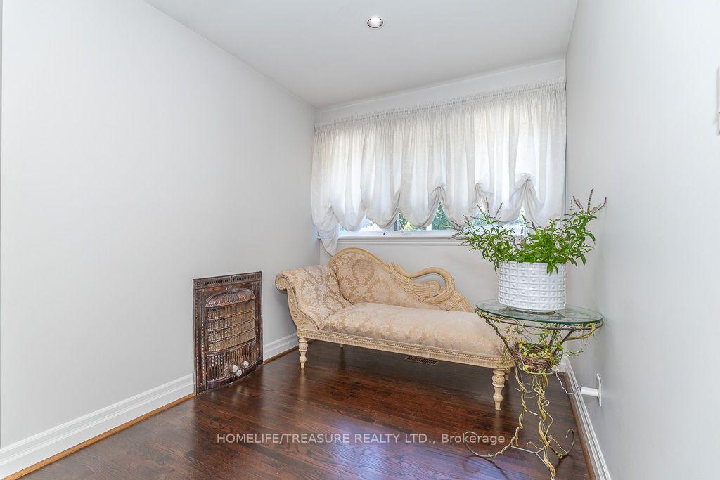 Photo 25 of 39 Yorkleigh Avenue, Etobicoke, Humber Heights — HOMEH